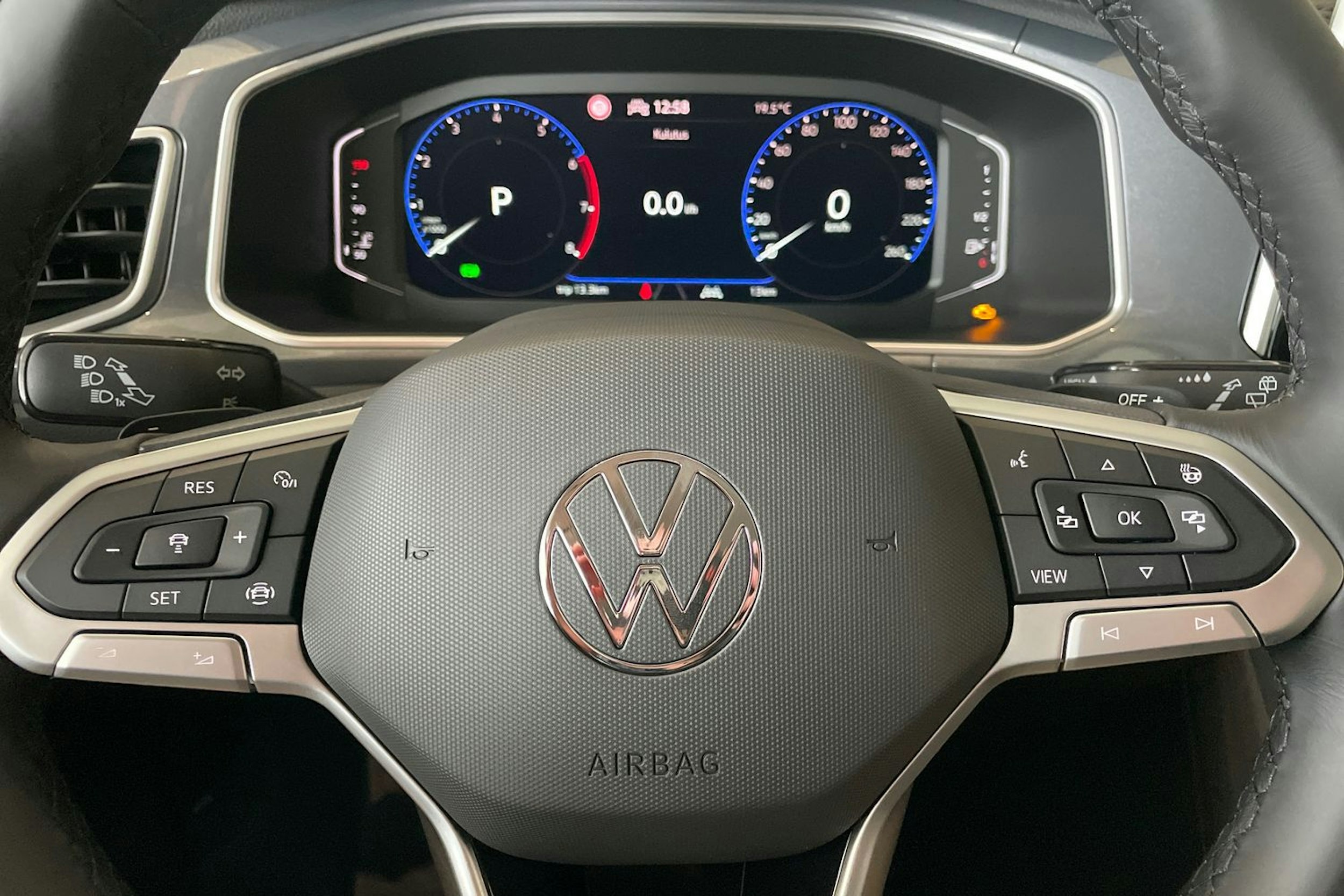 musta Volkswagen T-Roc 2025 kuva 13.