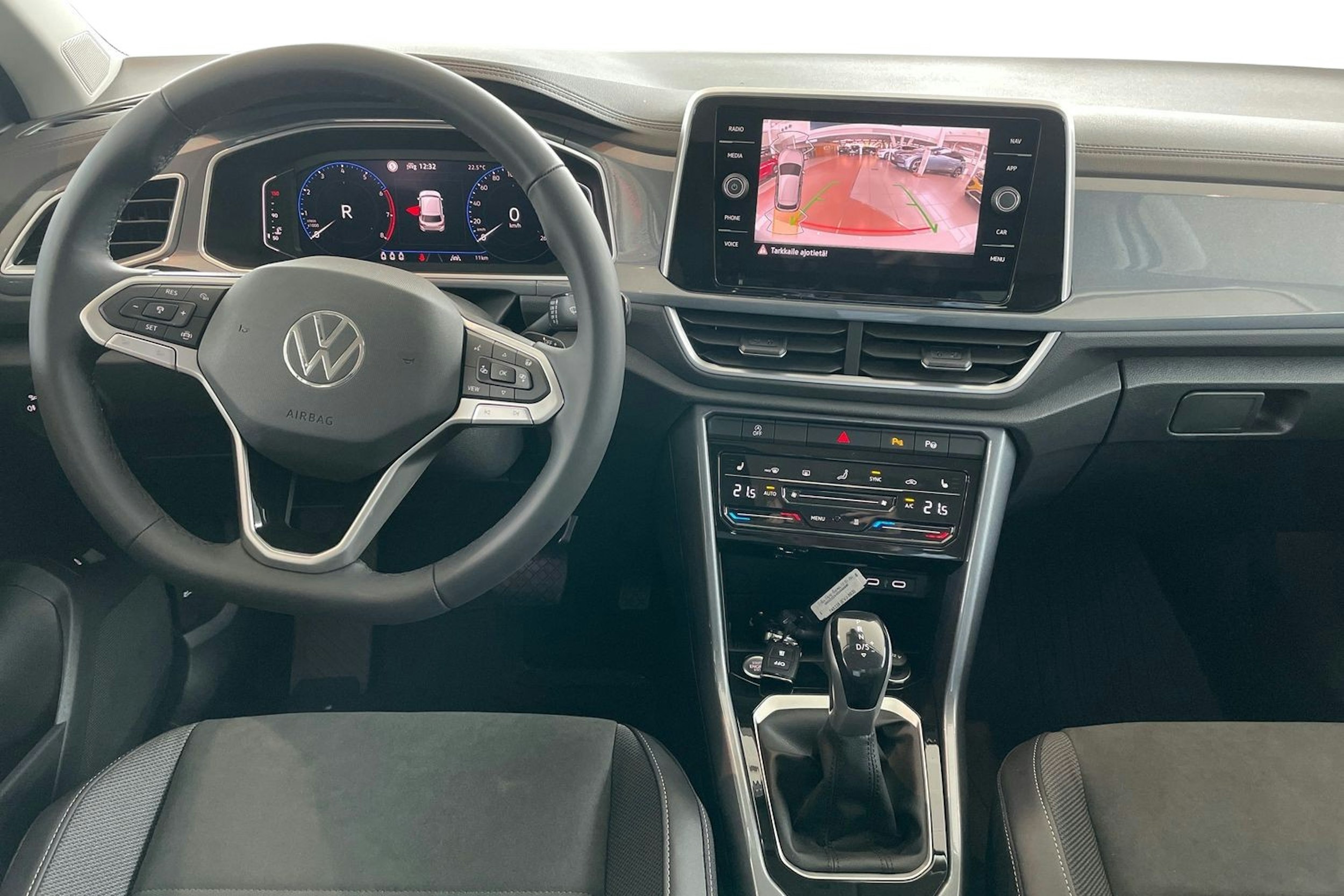 valkoinen Volkswagen T-Roc 2025 kuva 7.