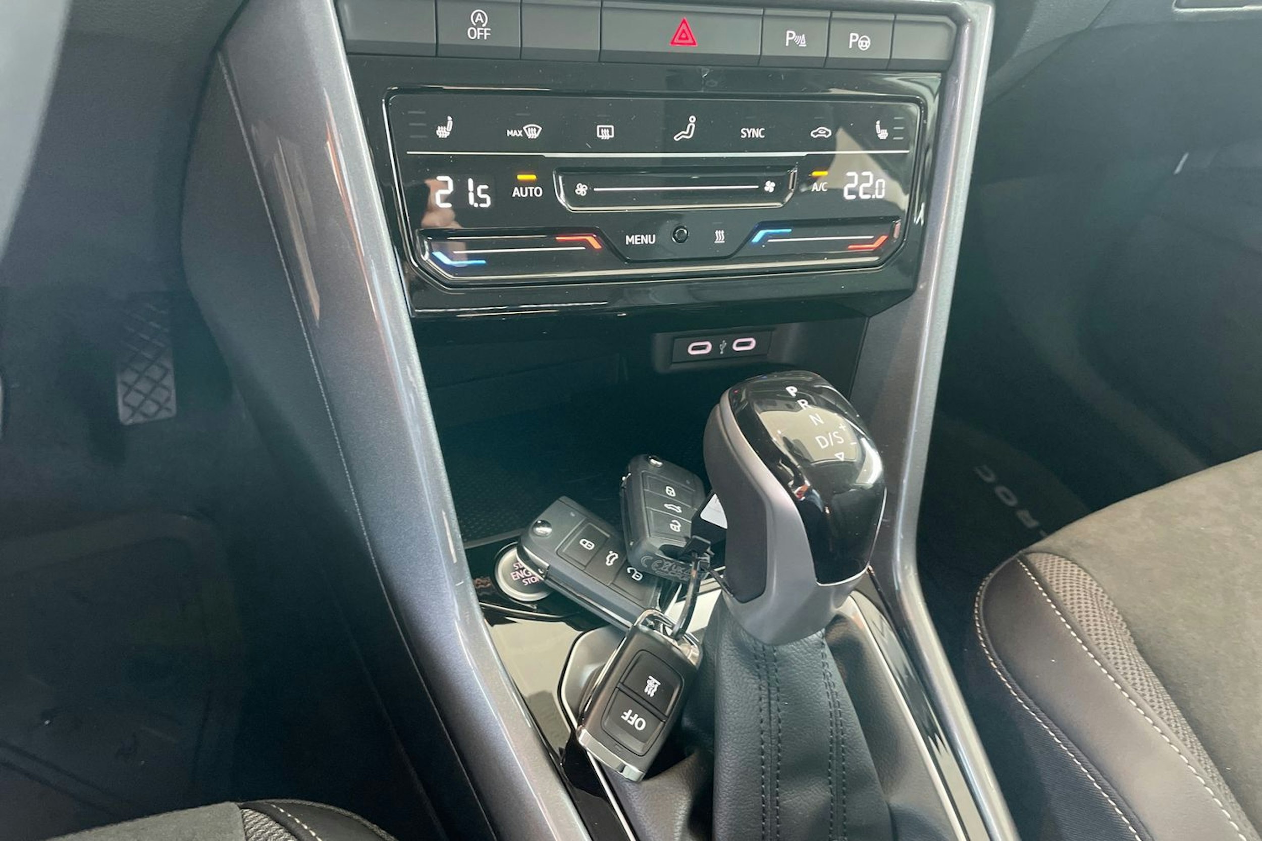 valkoinen Volkswagen T-Roc 2025 kuva 16.