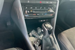 valkoinen Volkswagen T-Roc 2025 kuva 16.