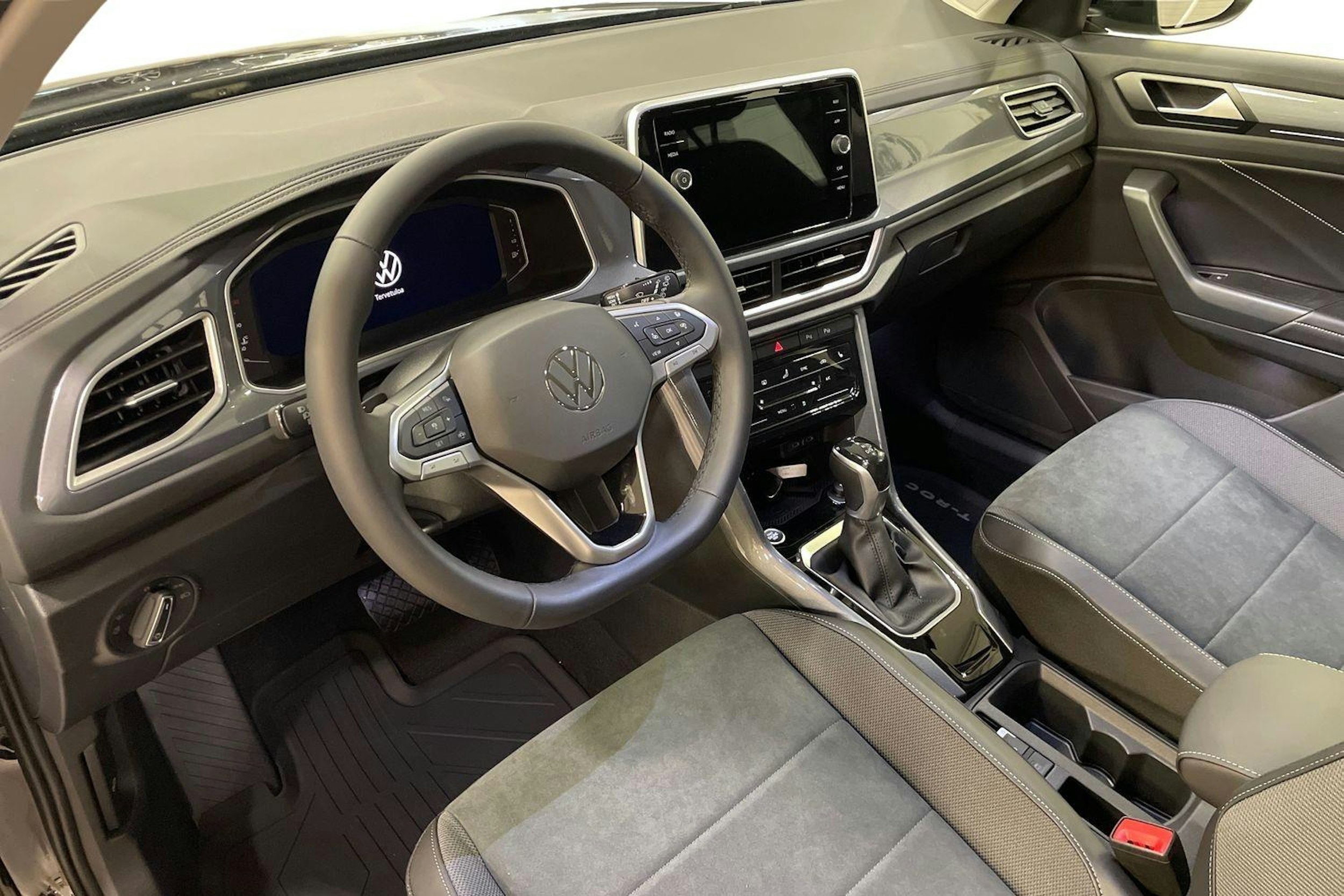 met. musta Volkswagen T-Roc 2025 kuva 6.