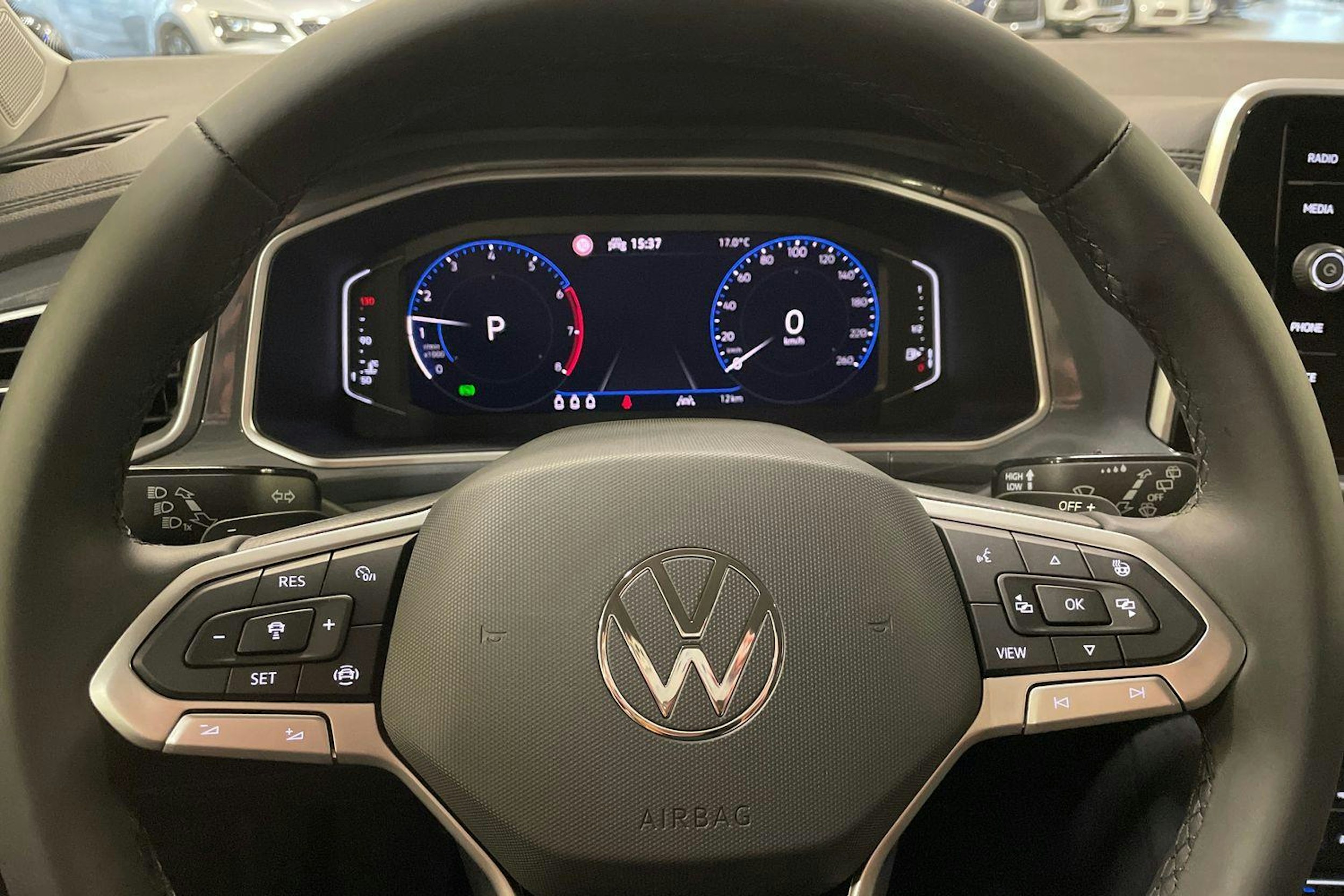 met. musta Volkswagen T-Roc 2025 kuva 12.