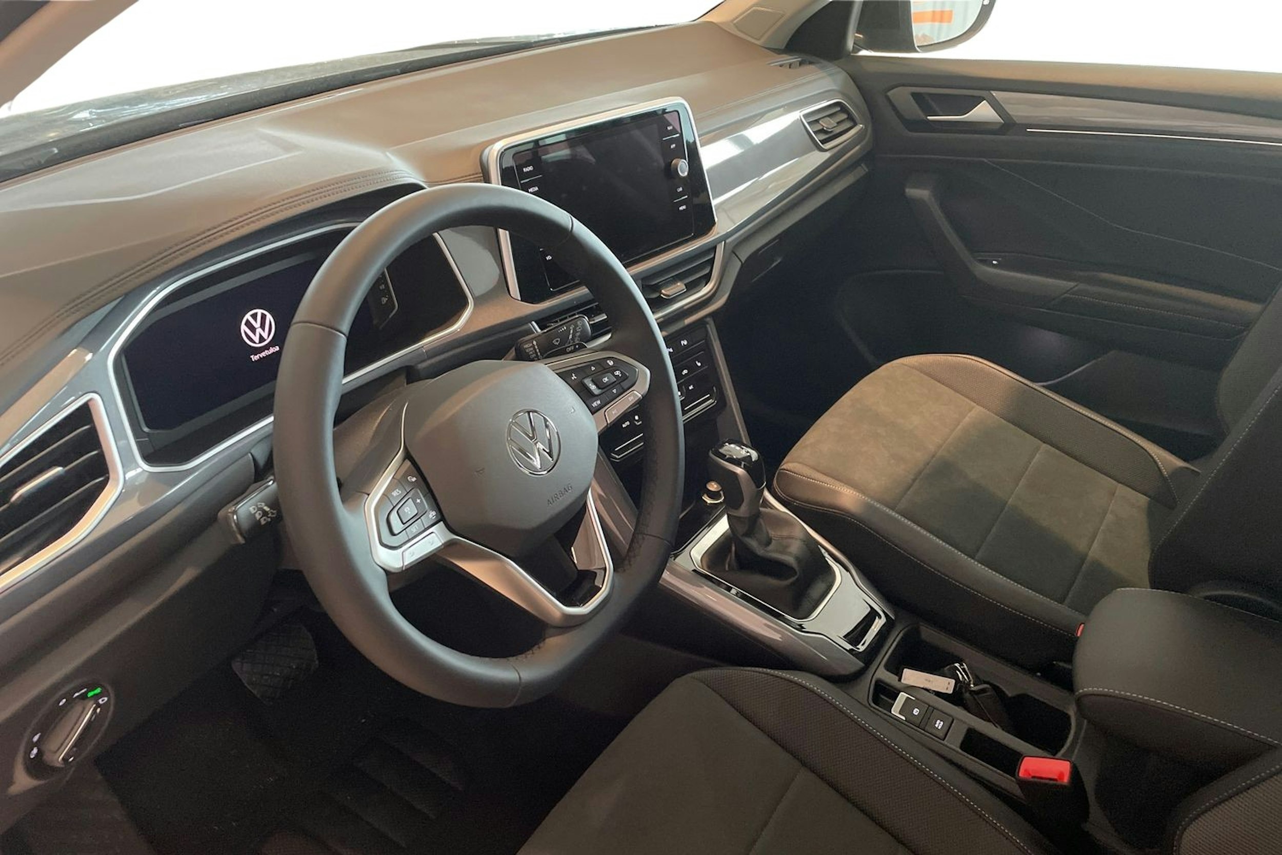 musta Volkswagen T-Roc 2025 kuva 6.