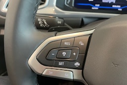 musta Volkswagen T-Roc 2025 kuva 18.