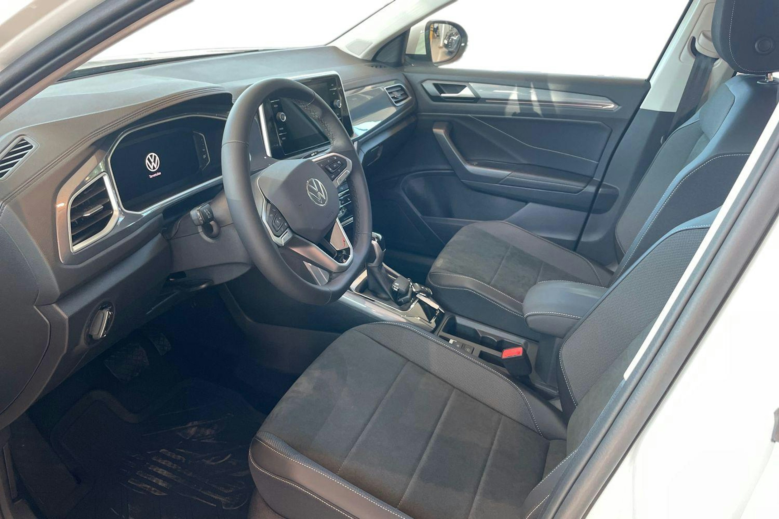 valkoinen Volkswagen T-Roc 2025 kuva 6.