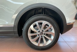 valkoinen Volkswagen T-Roc 2025 kuva 10.