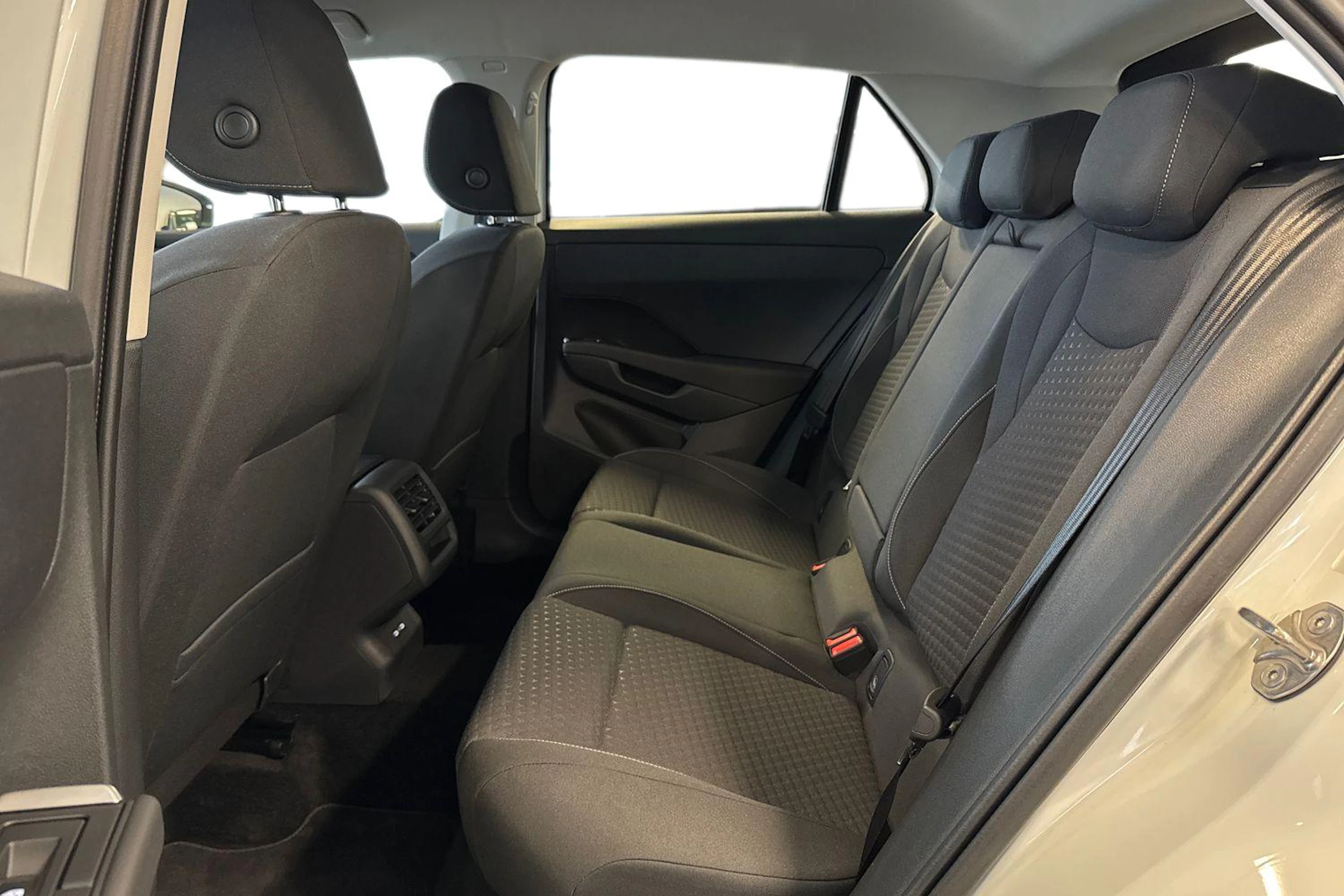 valkoinen Volkswagen T-Roc 2026 kuva 8.