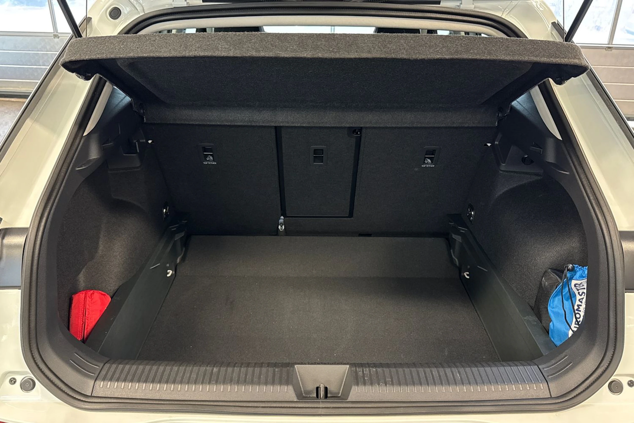 valkoinen Volkswagen T-Roc 2026 kuva 12.