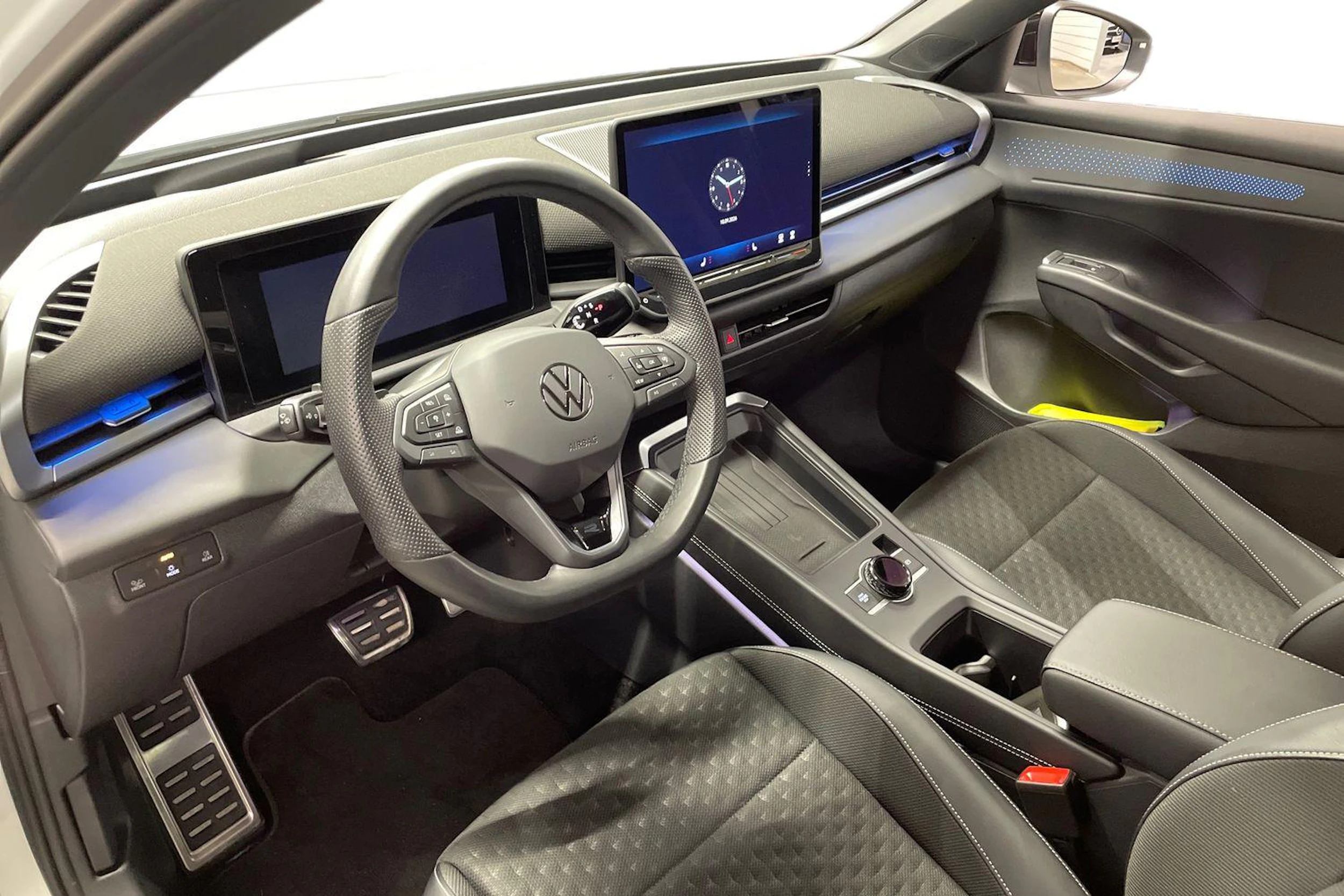 valkoinen Volkswagen T-Roc 2025 kuva 6.
