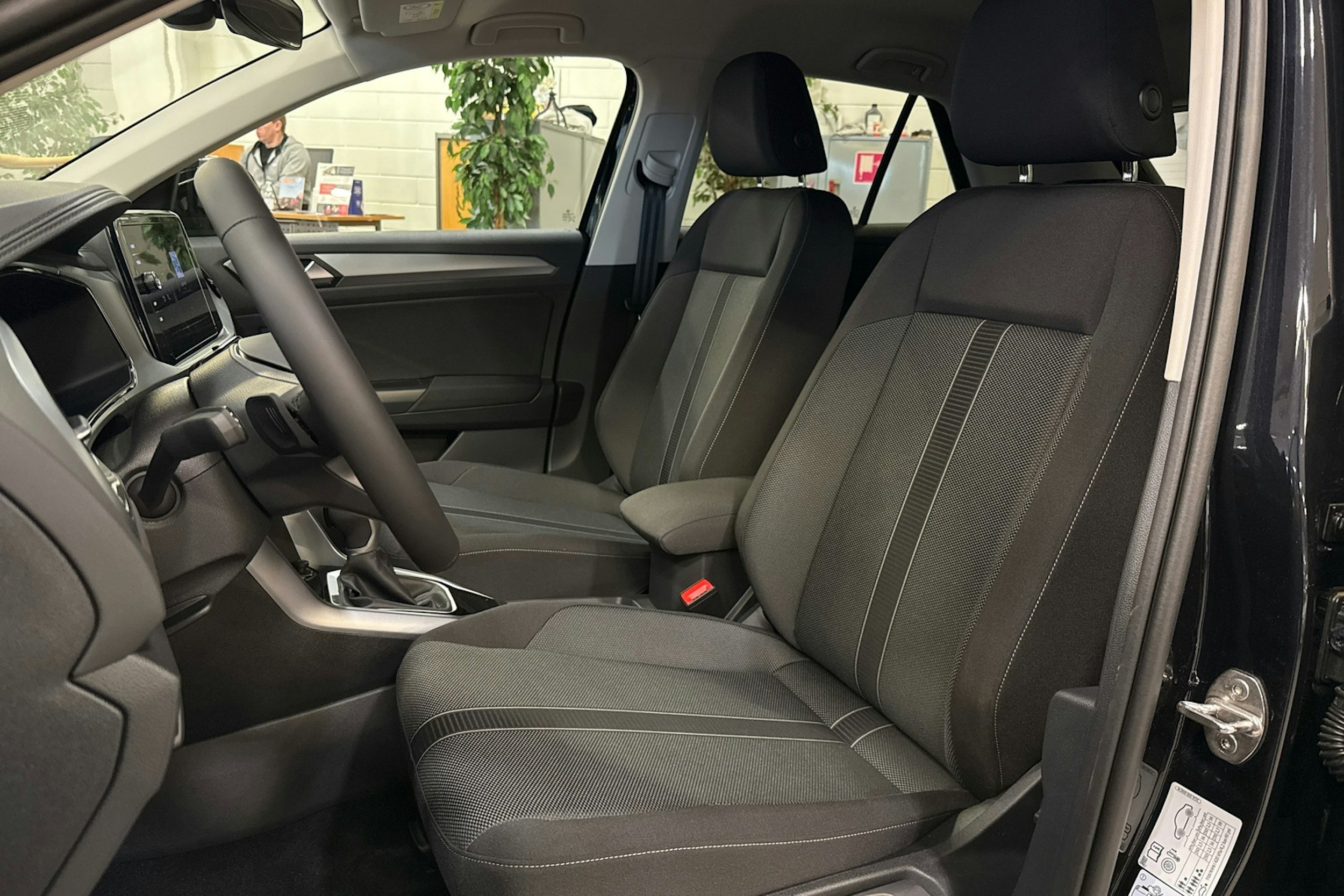met. musta Volkswagen T-Roc 2025 kuva 8.