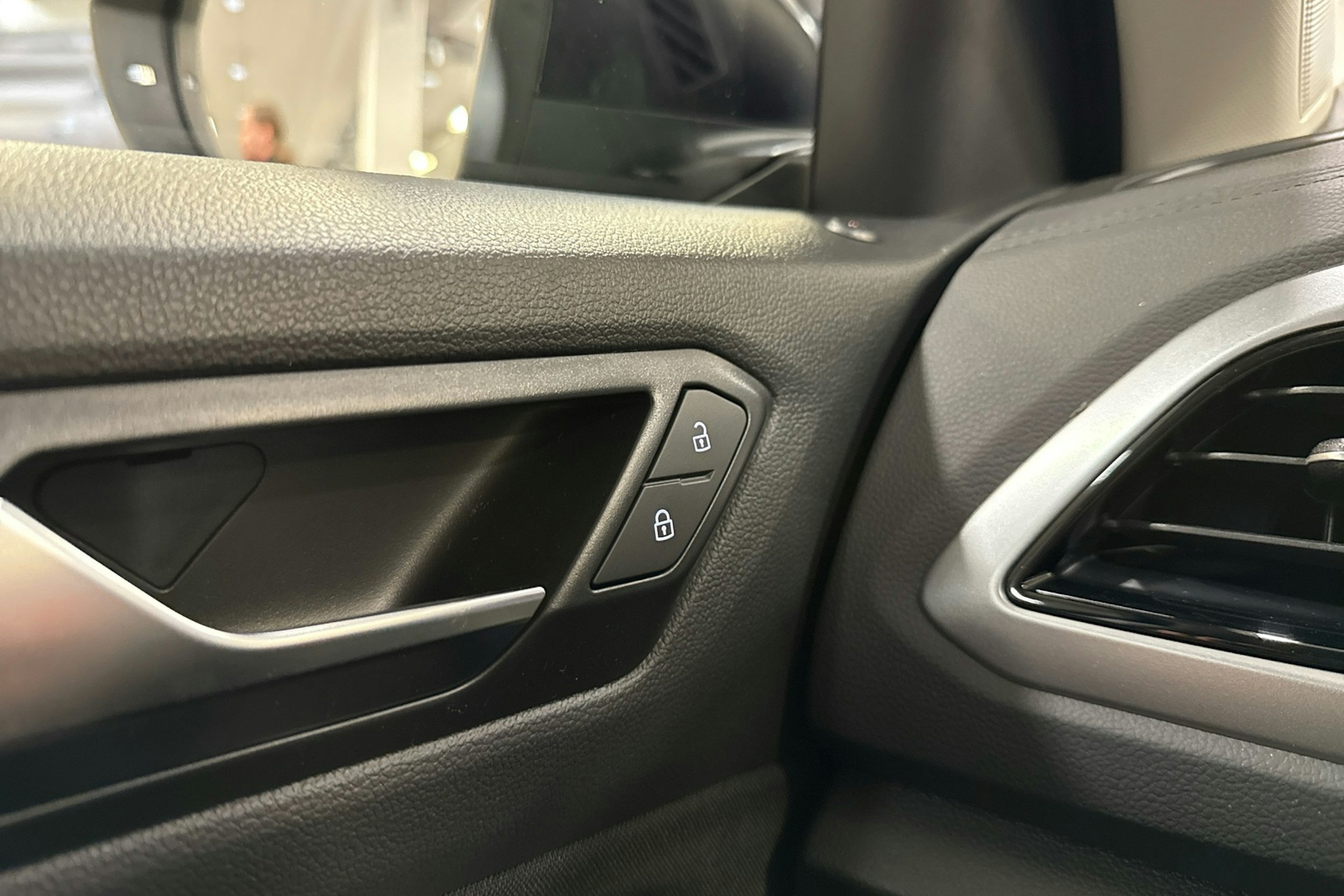 met. musta Volkswagen T-Roc 2025 kuva 19.