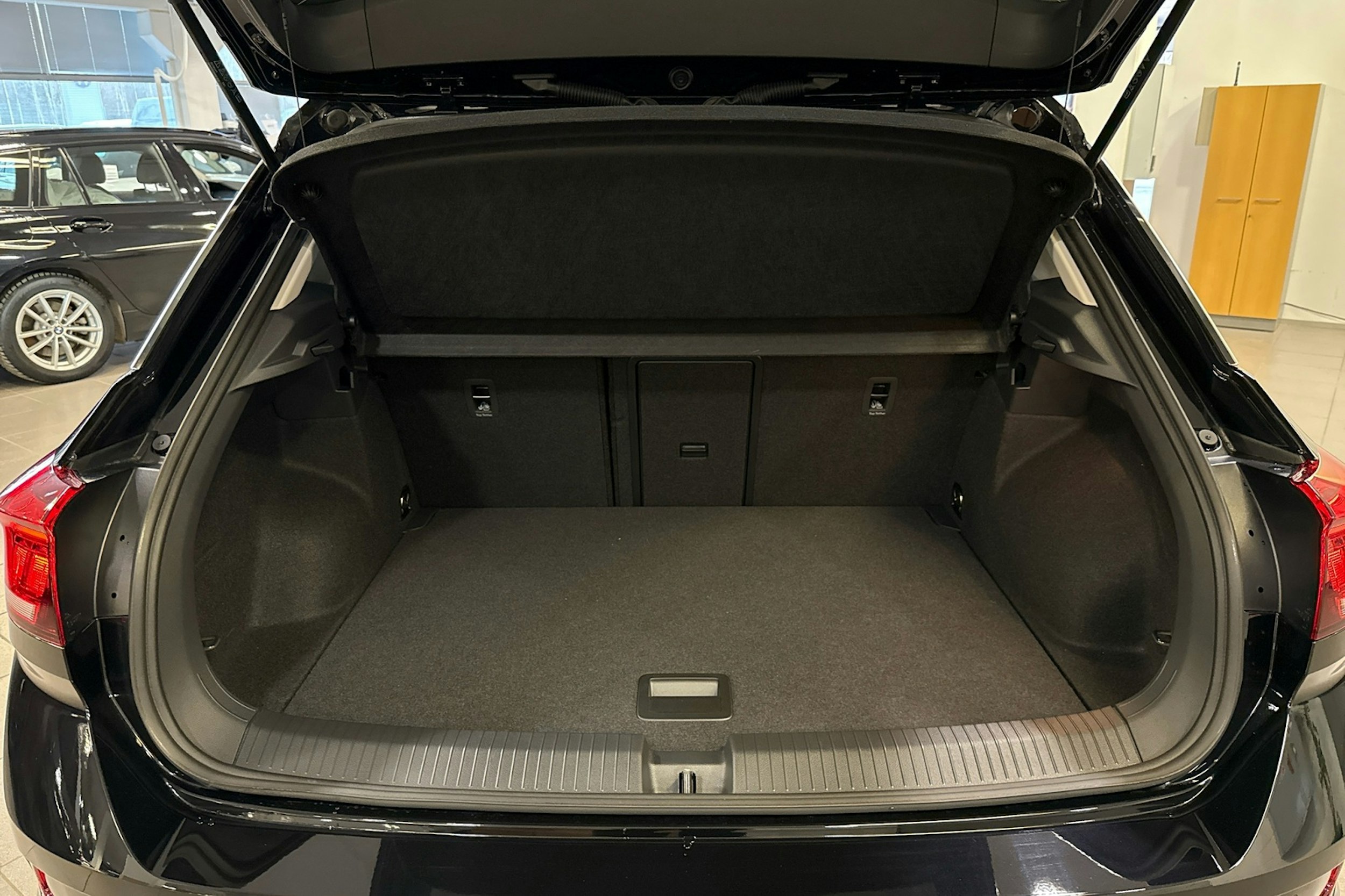 met. musta Volkswagen T-Roc 2025 kuva 27.