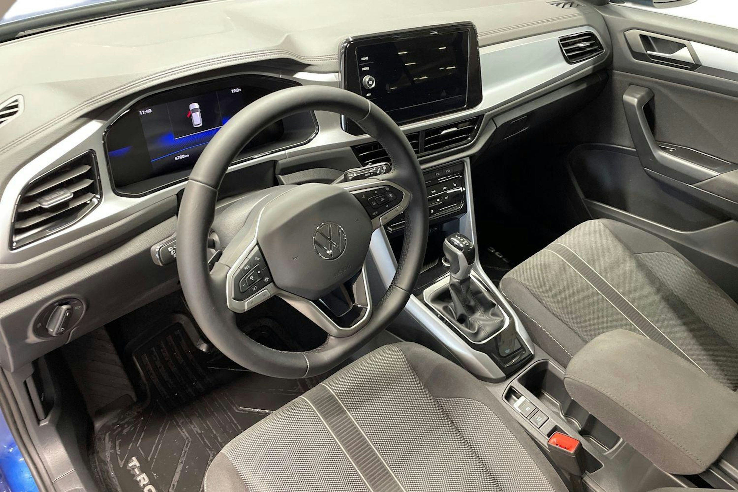 sininen Volkswagen T-Roc 2025 kuva 7.