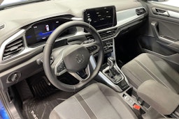 sininen Volkswagen T-Roc 2025 kuva 7.
