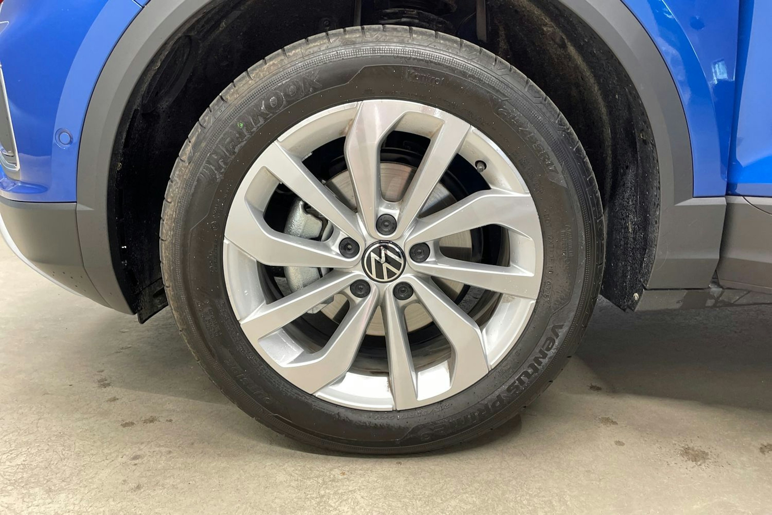 sininen Volkswagen T-Roc 2025 kuva 13.
