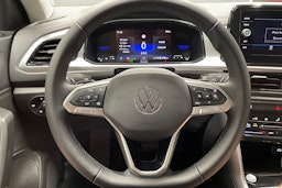sininen Volkswagen T-Roc 2025 kuva 16.