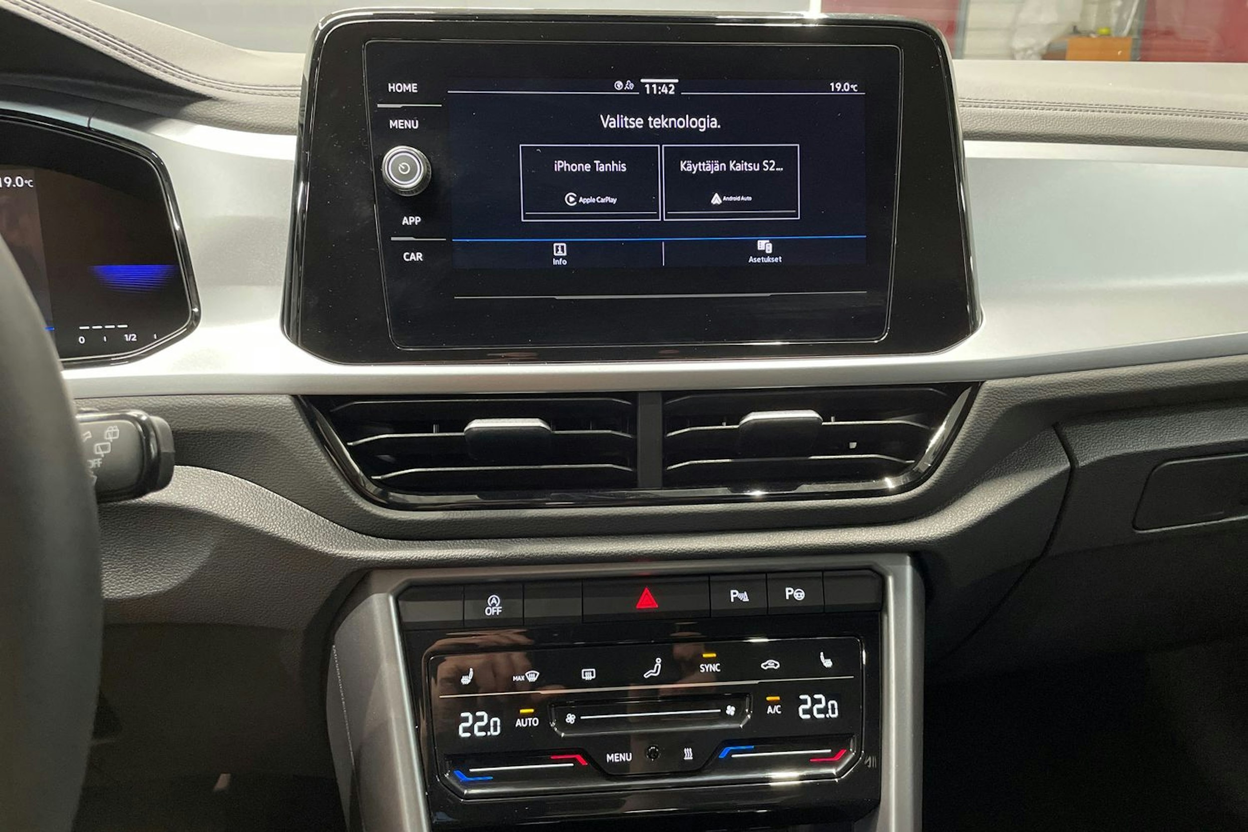 sininen Volkswagen T-Roc 2025 kuva 17.