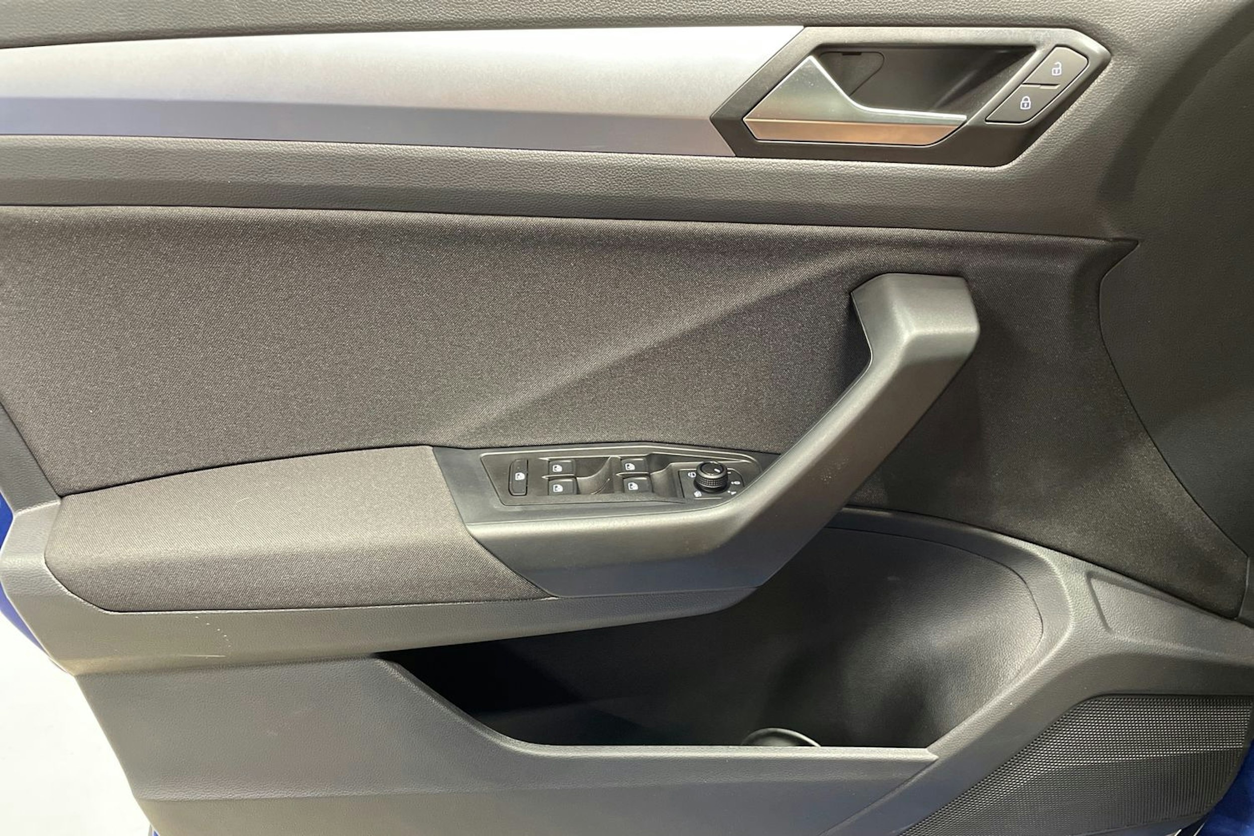 sininen Volkswagen T-Roc 2025 kuva 20.