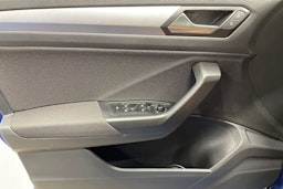 sininen Volkswagen T-Roc 2025 kuva 20.