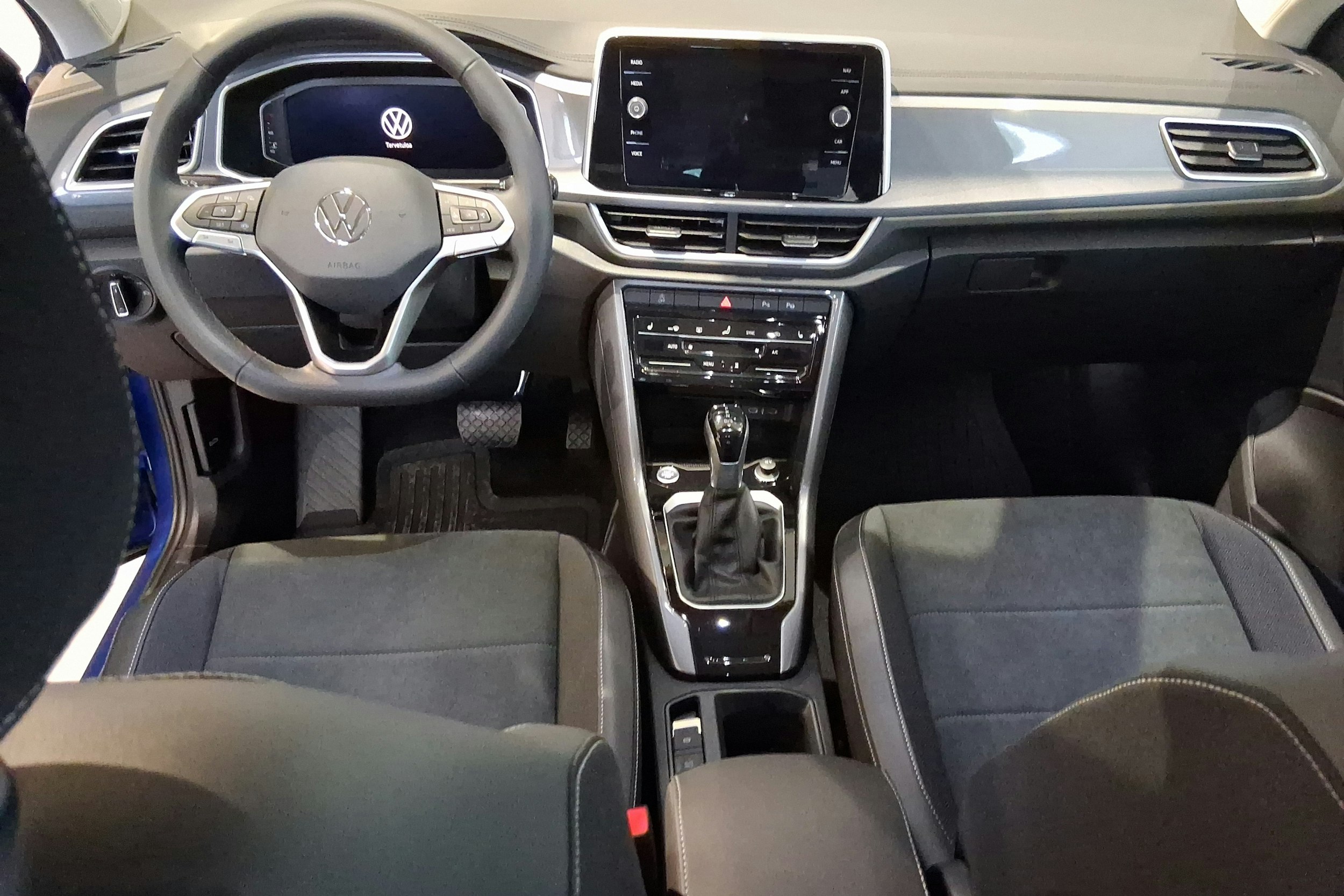 sininen Volkswagen T-Roc 2025 kuva 7.