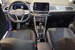 sininen Volkswagen T-Roc 2025 kuva 7.