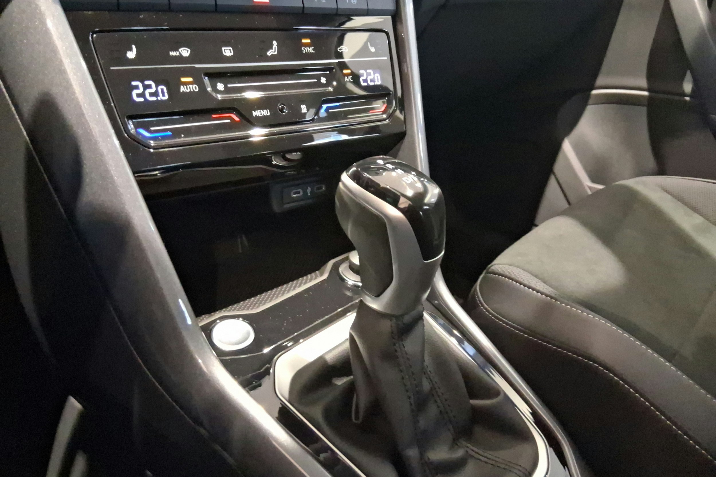 sininen Volkswagen T-Roc 2025 kuva 11.