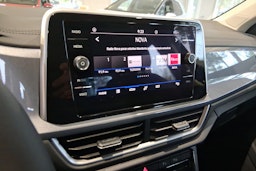 sininen Volkswagen T-Roc 2025 kuva 12.