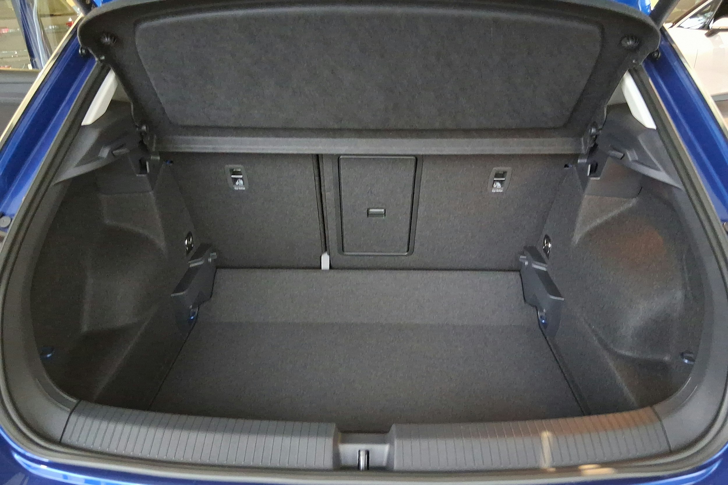 sininen Volkswagen T-Roc 2025 kuva 15.