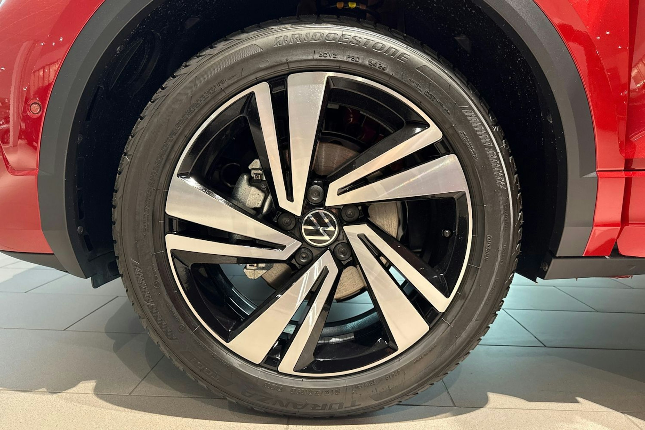 punainen Volkswagen T-Roc 2025 kuva 10.