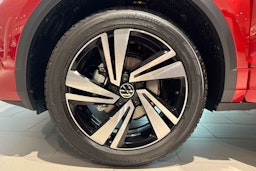 punainen Volkswagen T-Roc 2025 kuva 10.