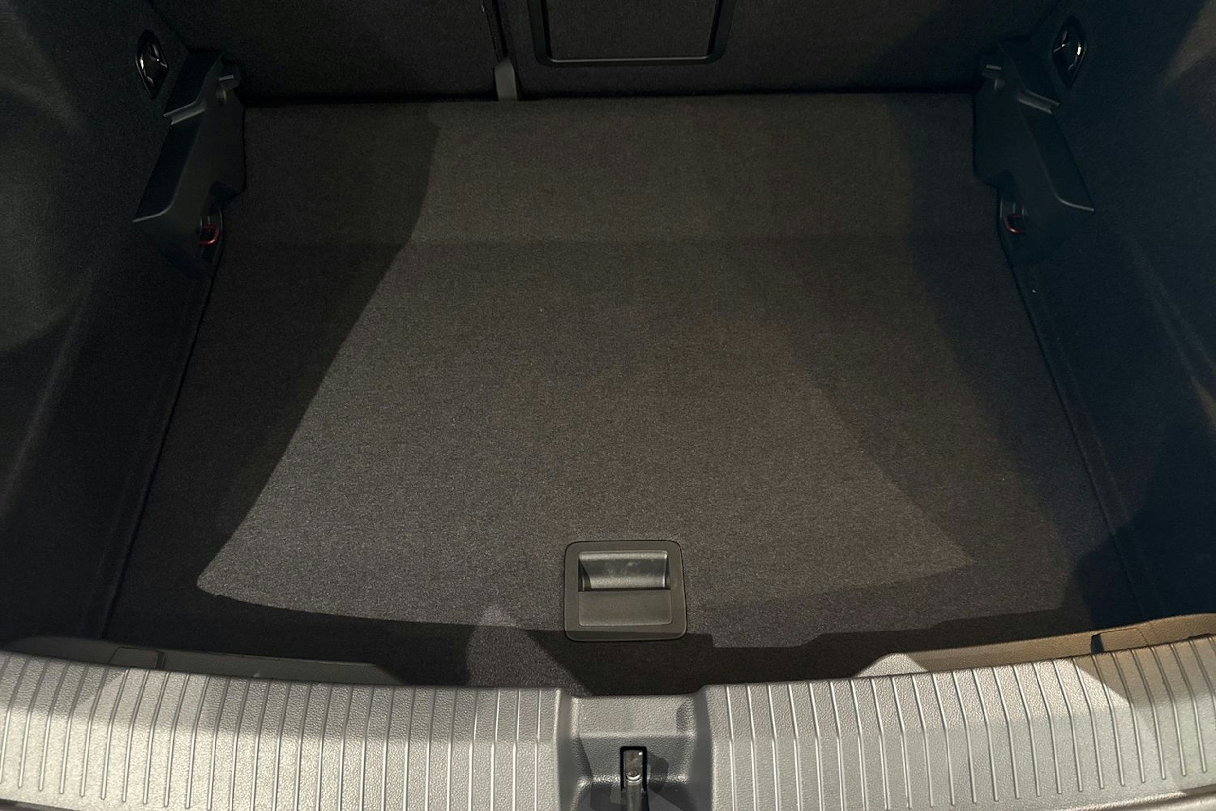 punainen Volkswagen T-Roc 2025 kuva 14.