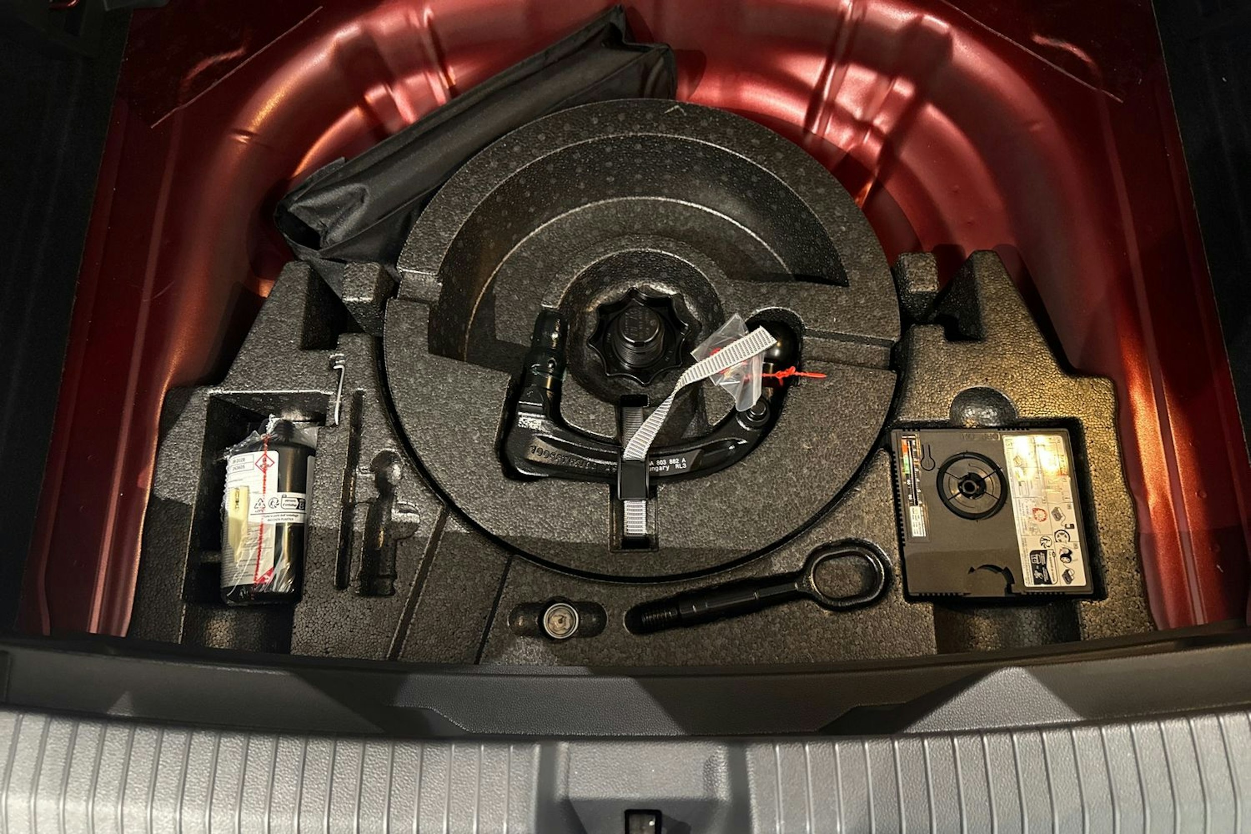 punainen Volkswagen T-Roc 2025 kuva 15.