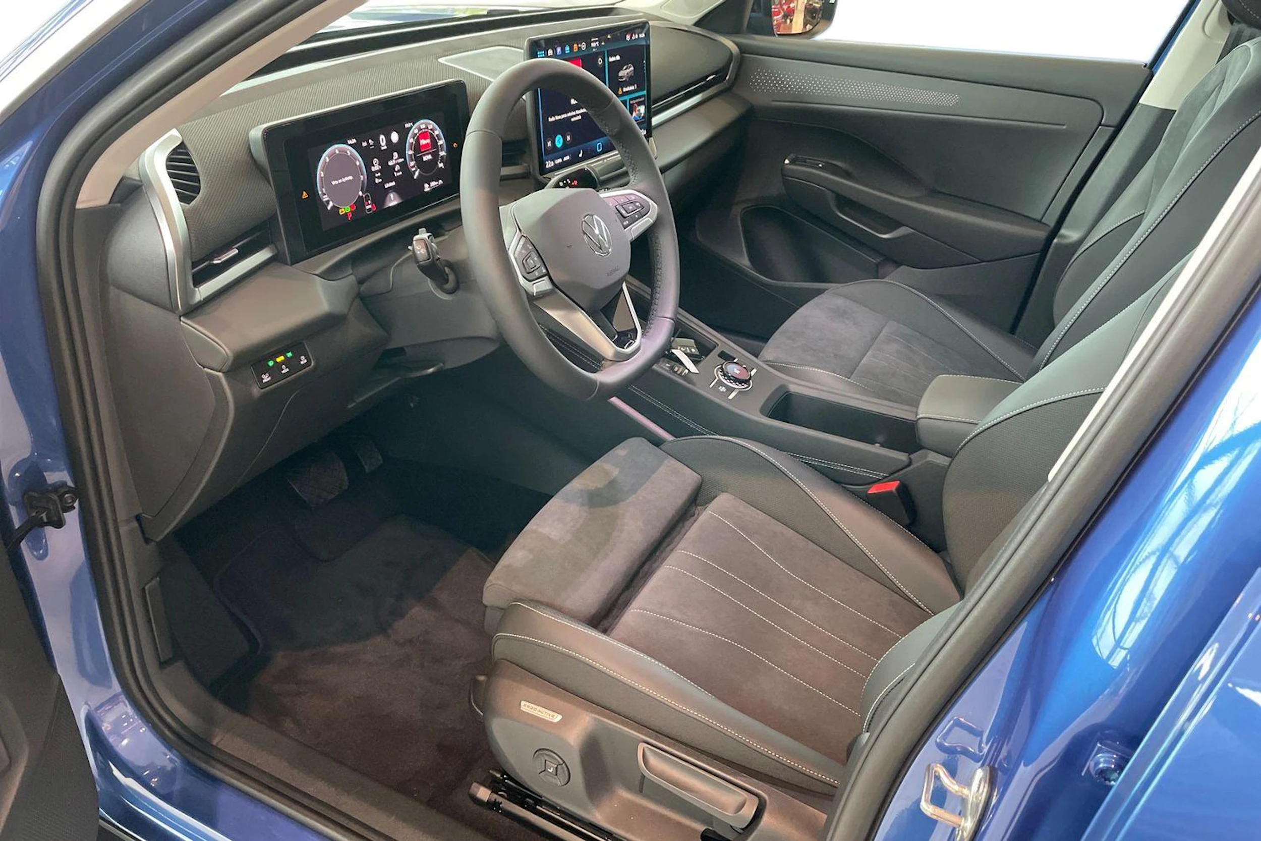 sininen Volkswagen T-Roc 2026 kuva 6.