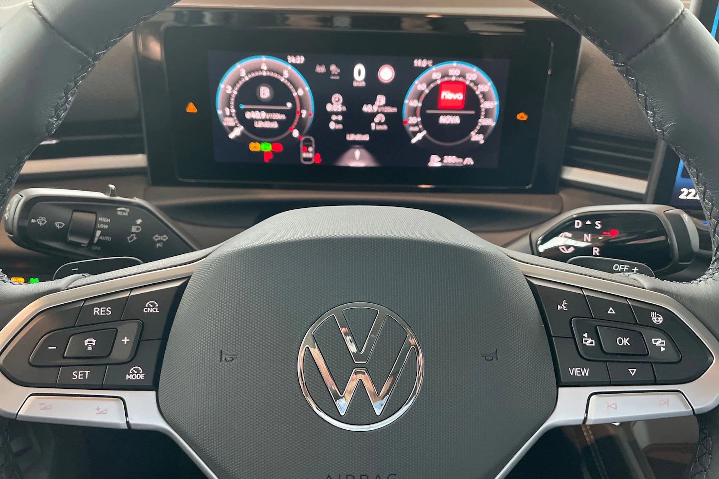 sininen Volkswagen T-Roc 2026 kuva 12.