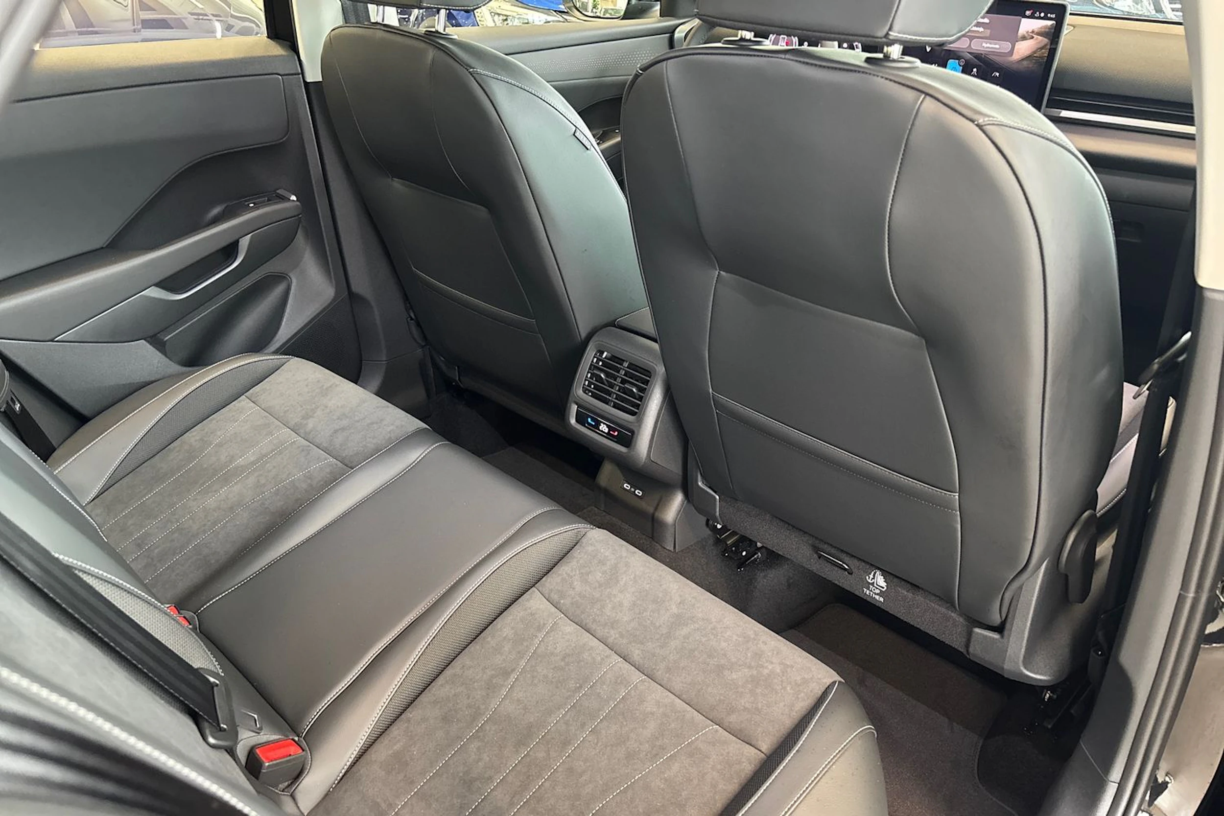 musta Volkswagen T-Roc 2026 kuva 18.