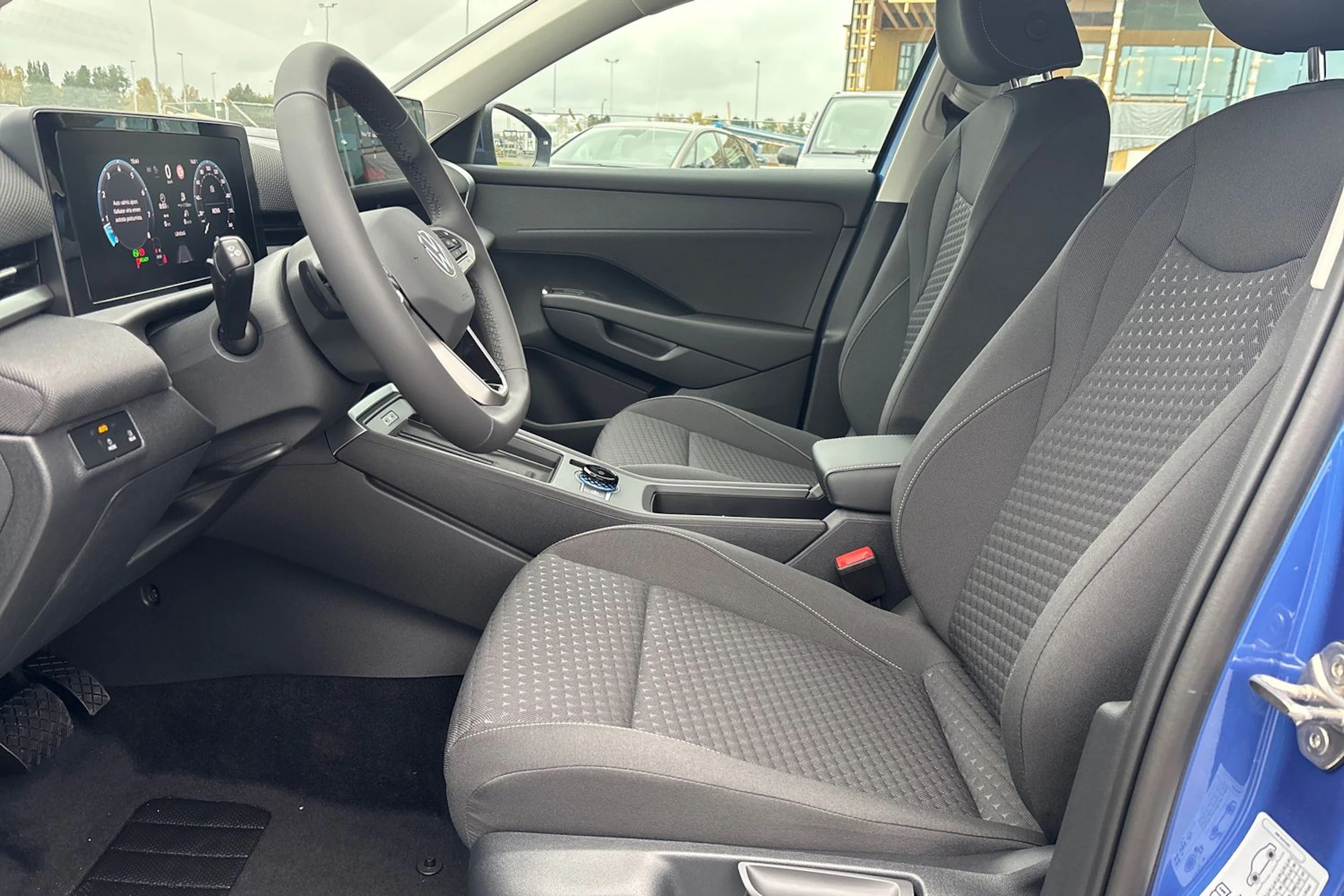 sininen Volkswagen T-Roc 2026 kuva 11.