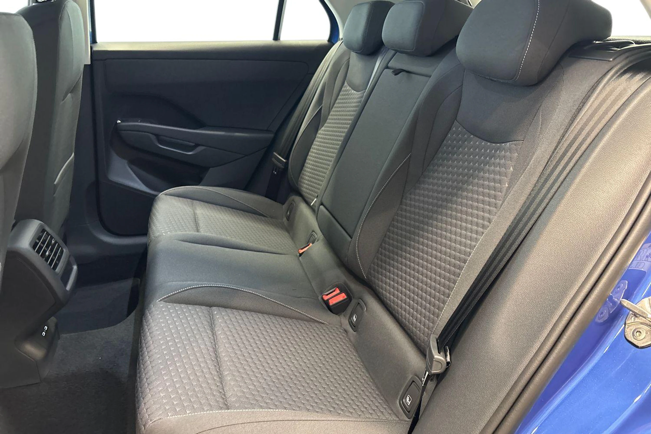 sininen Volkswagen T-Roc 2026 kuva 8.