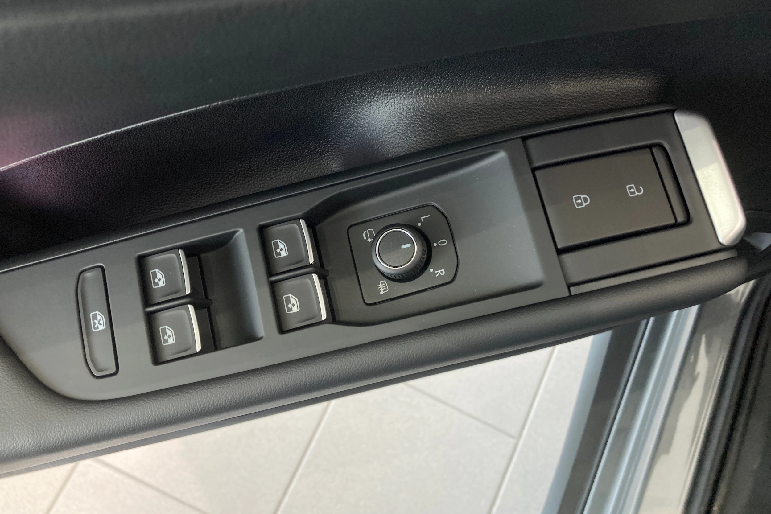 harmaa Volkswagen T-Roc 2026 kuva 13.