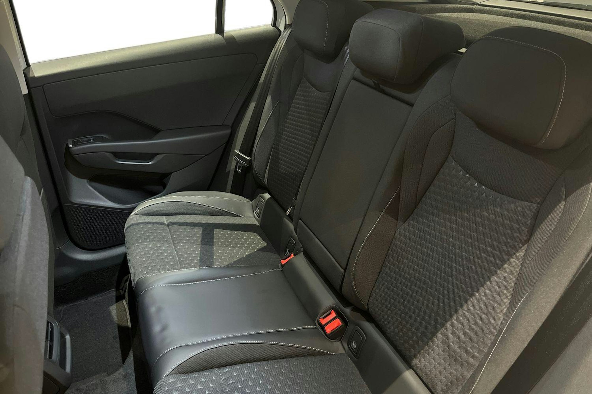 valkoinen Volkswagen T-Roc 2026 kuva 8.