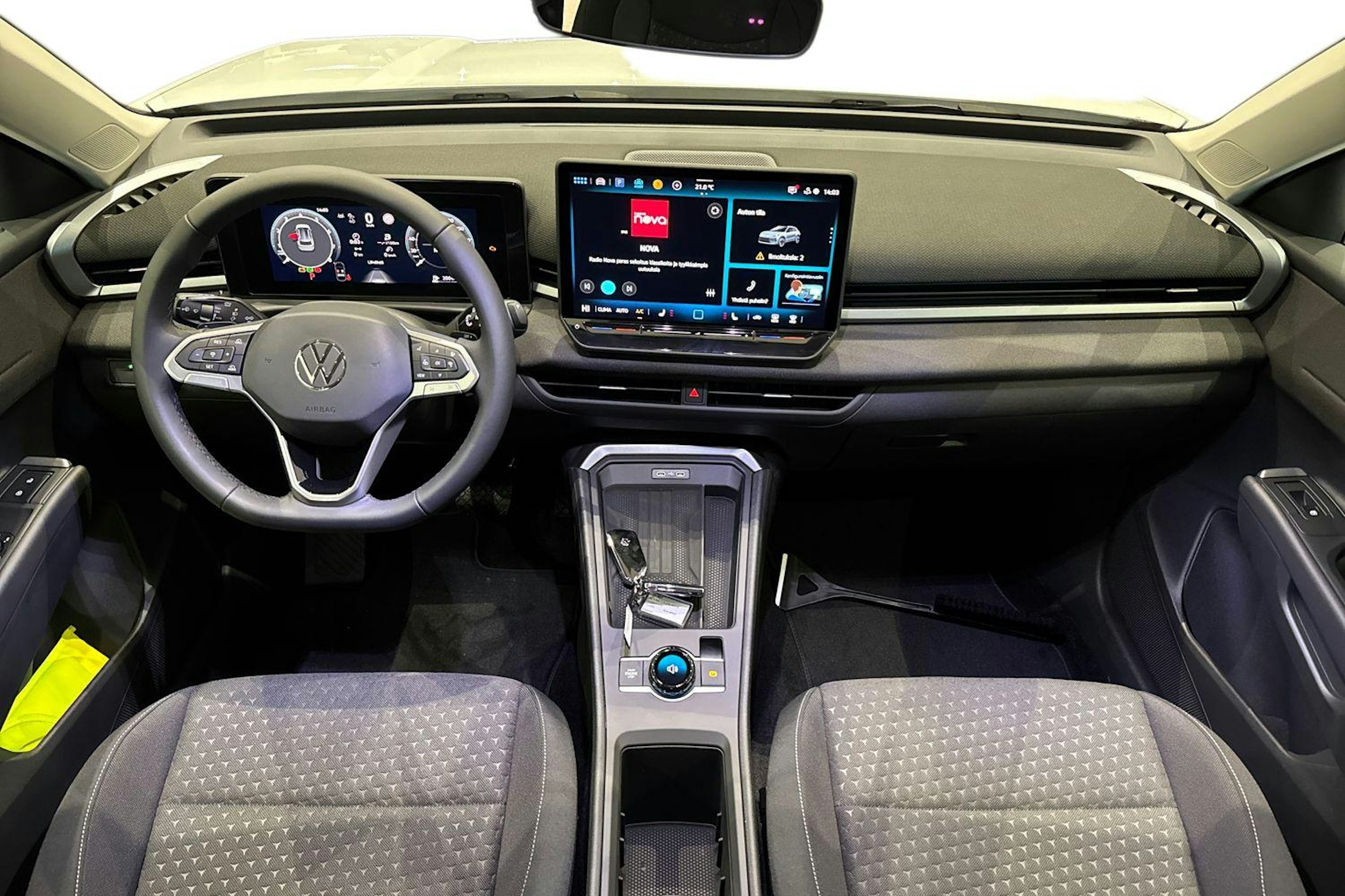 valkoinen Volkswagen T-Roc 2026 kuva 7.