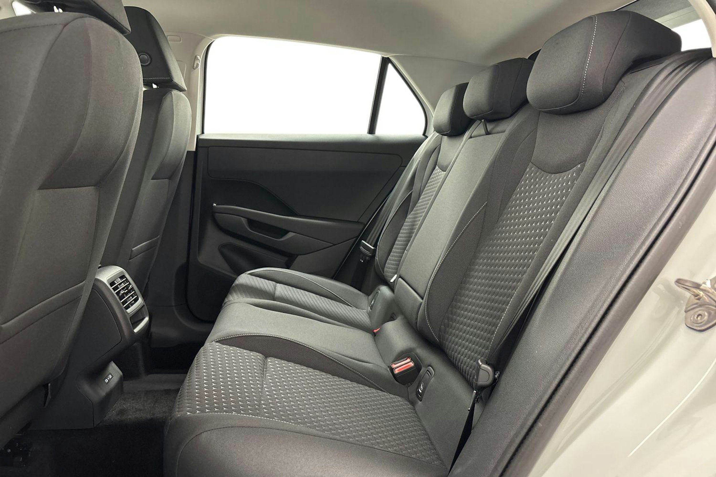 valkoinen Volkswagen T-Roc 2026 kuva 8.