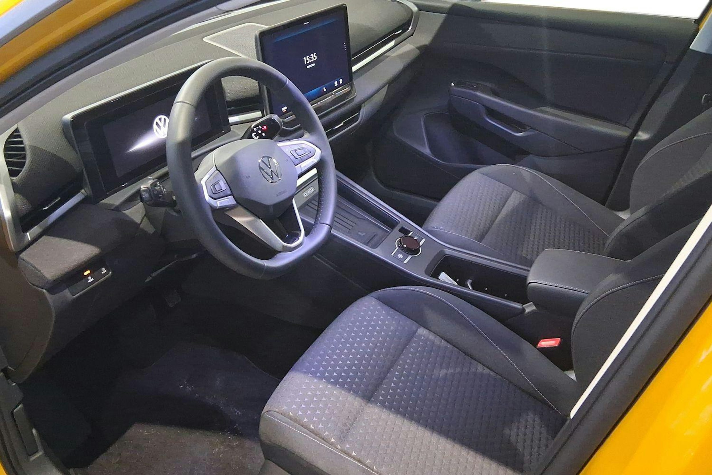 keltainen Volkswagen T-Roc 2026 kuva 6.