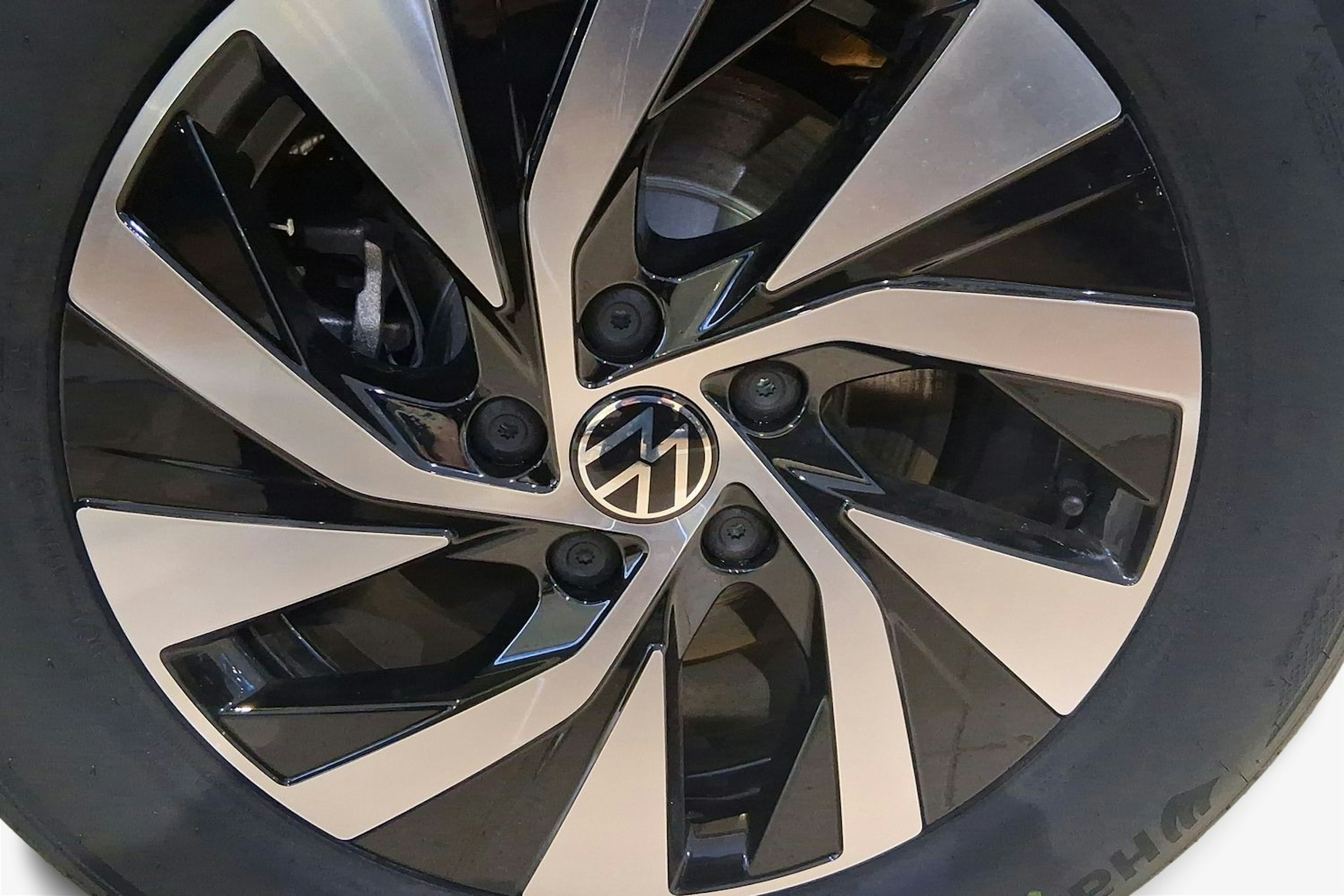 keltainen Volkswagen T-Roc 2026 kuva 9.