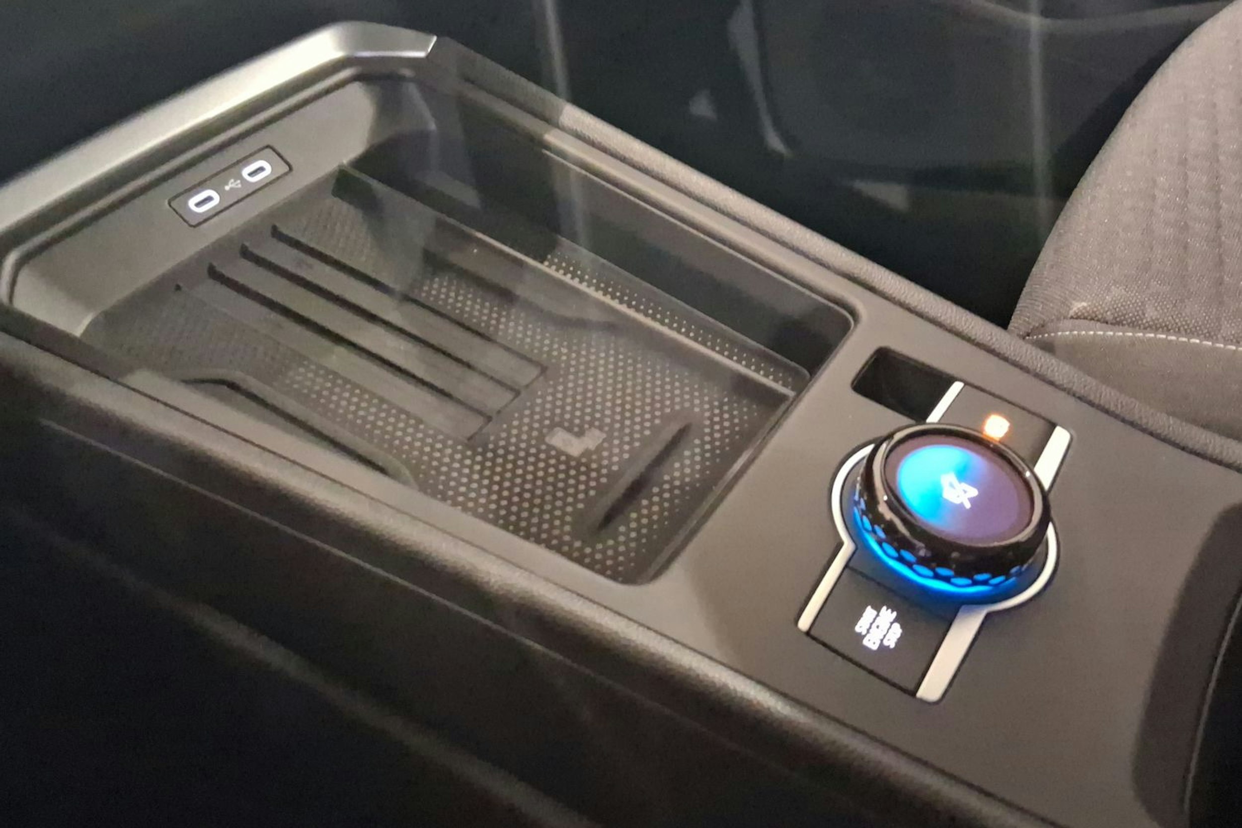 keltainen Volkswagen T-Roc 2026 kuva 14.