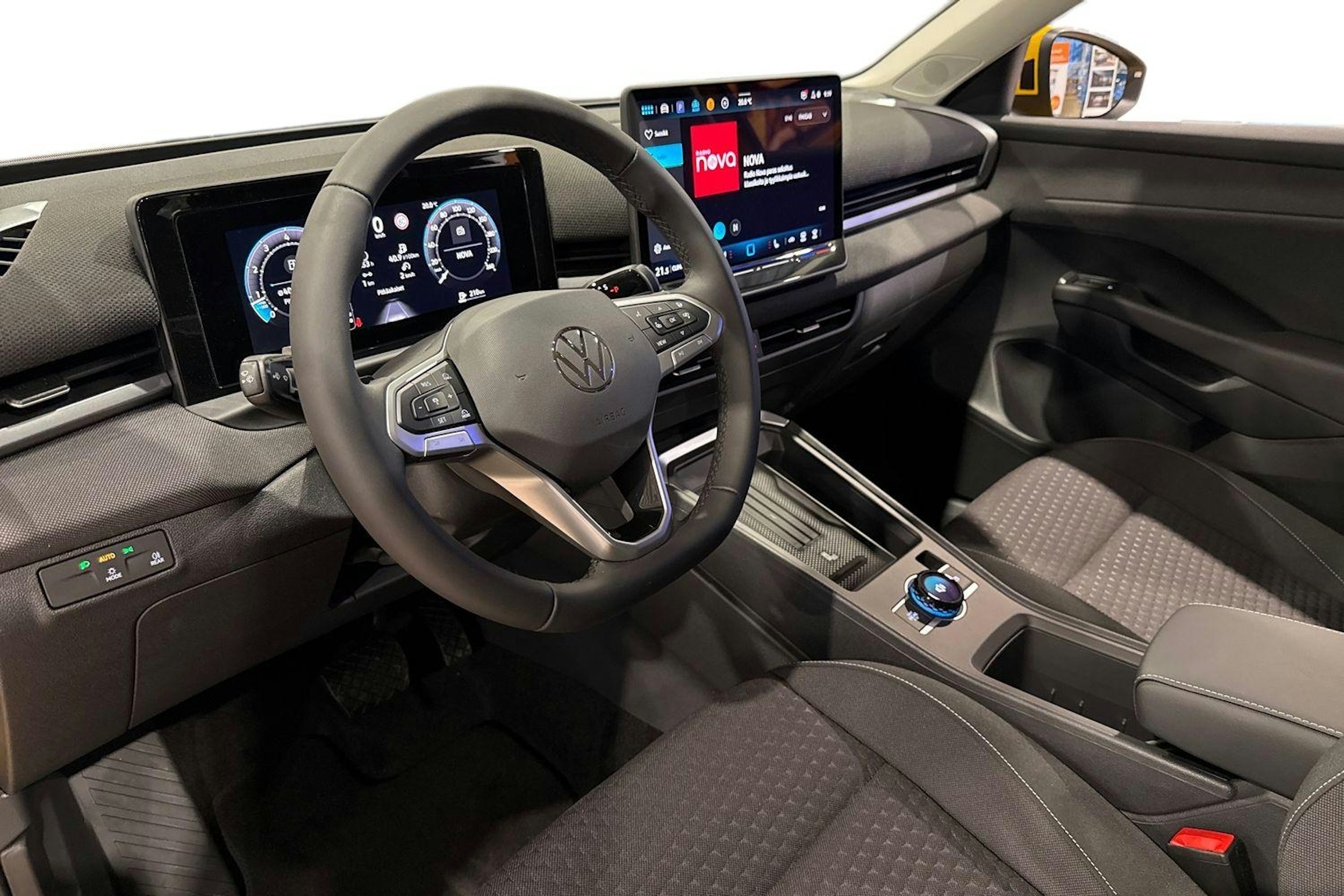 keltainen Volkswagen T-Roc 2026 kuva 6.