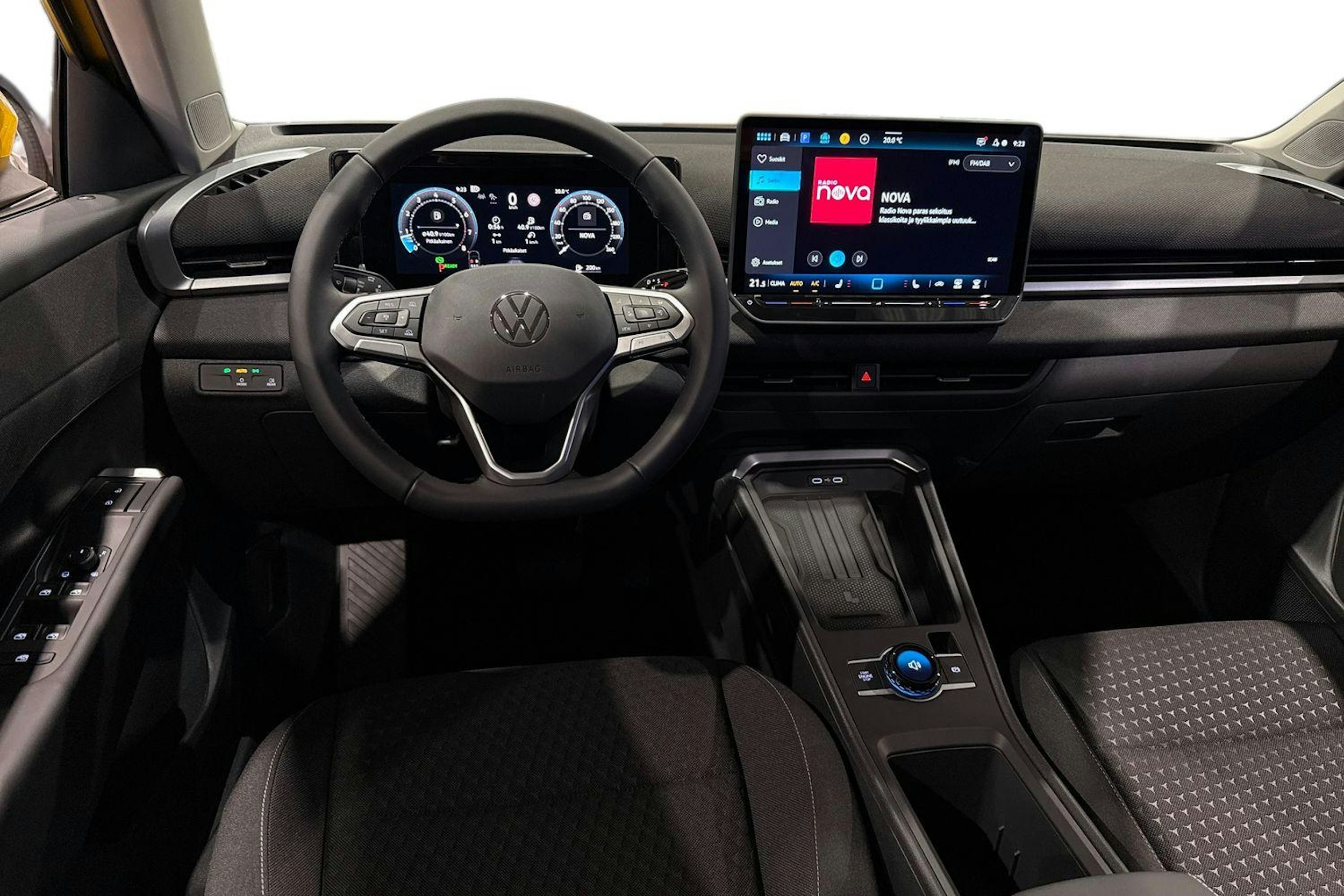 keltainen Volkswagen T-Roc 2026 kuva 7.