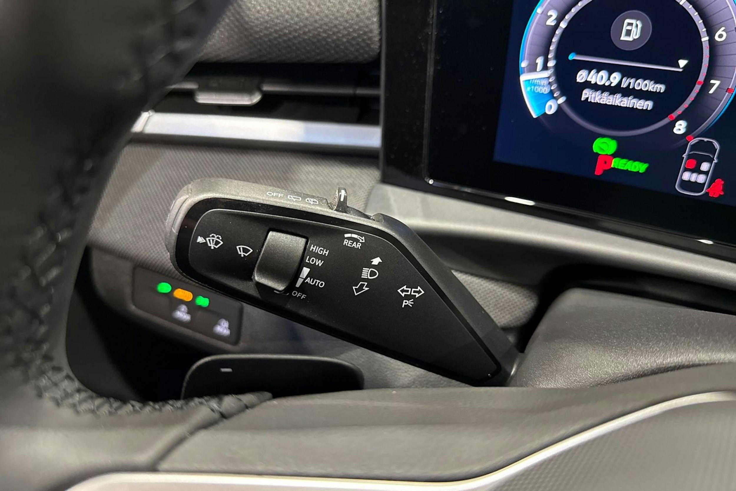 keltainen Volkswagen T-Roc 2026 kuva 15.