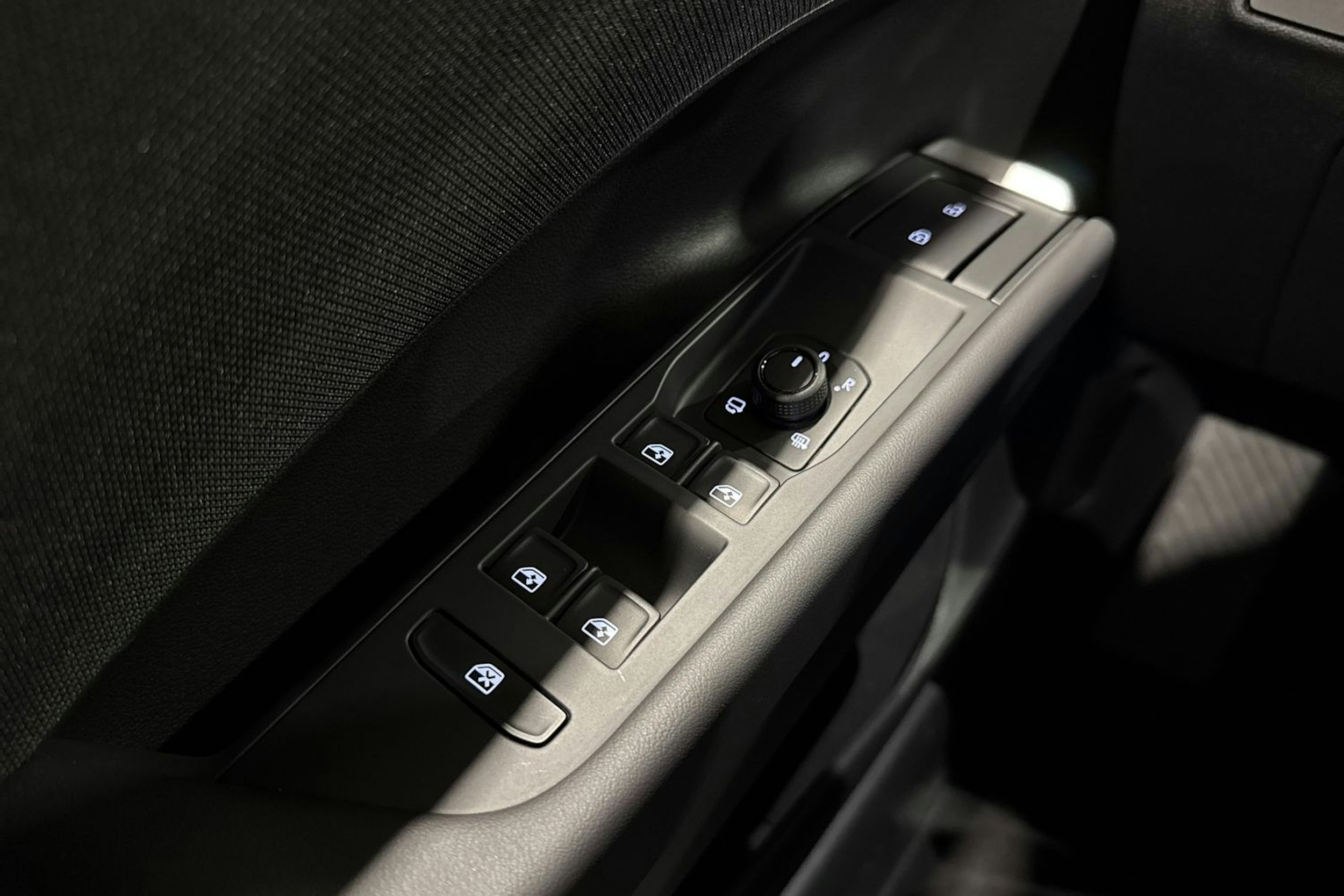 keltainen Volkswagen T-Roc 2026 kuva 18.