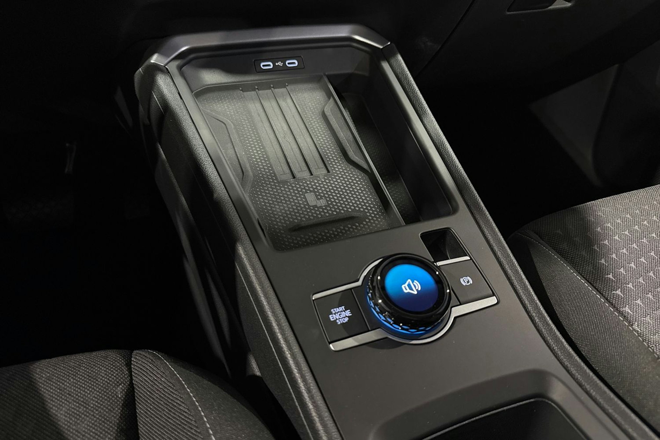 keltainen Volkswagen T-Roc 2026 kuva 19.