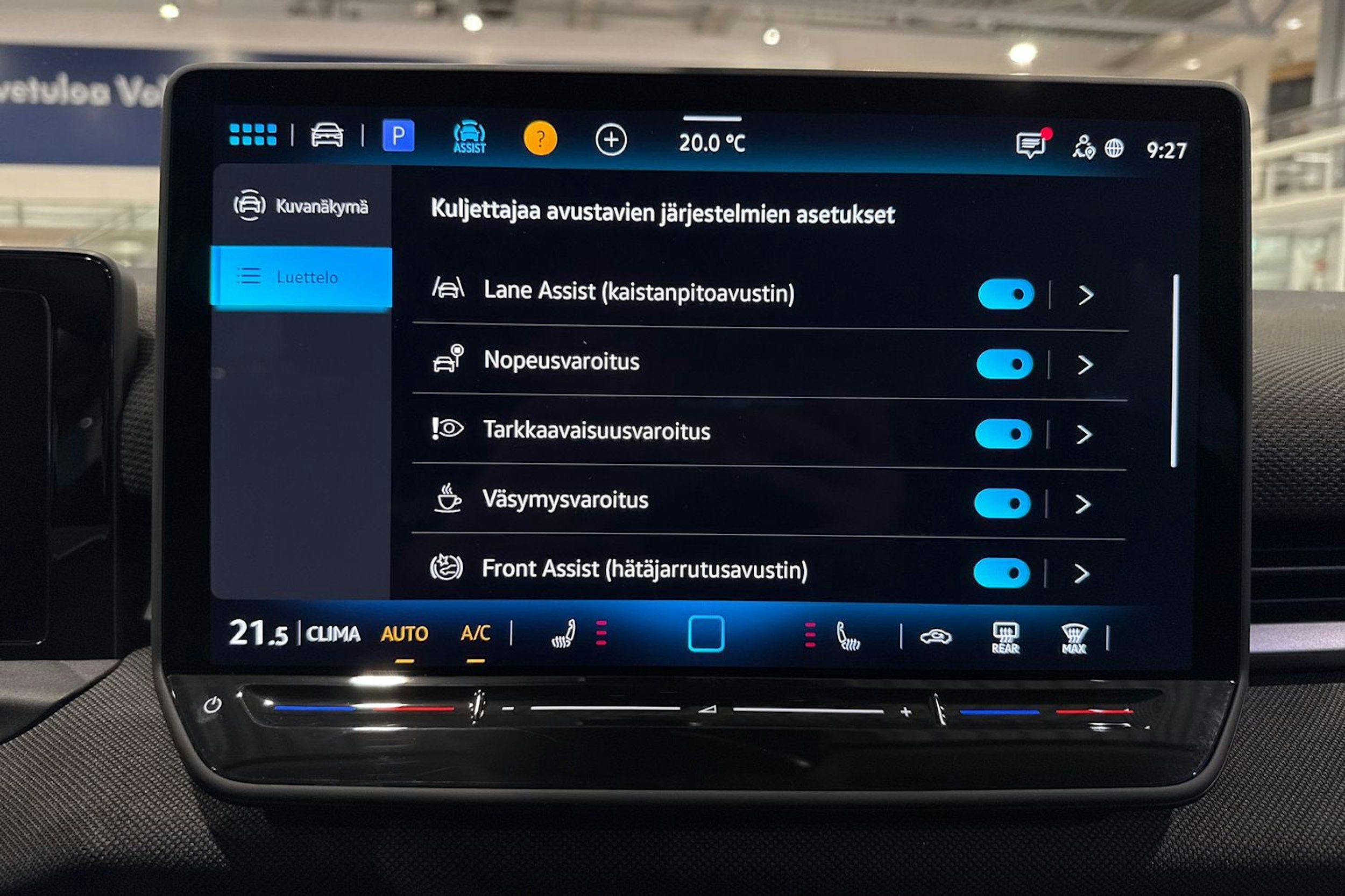 keltainen Volkswagen T-Roc 2026 kuva 22.